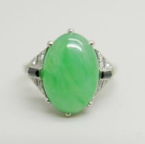 An Art Deco style platinum, diamond, jade and onyx ring, 4.2g, L