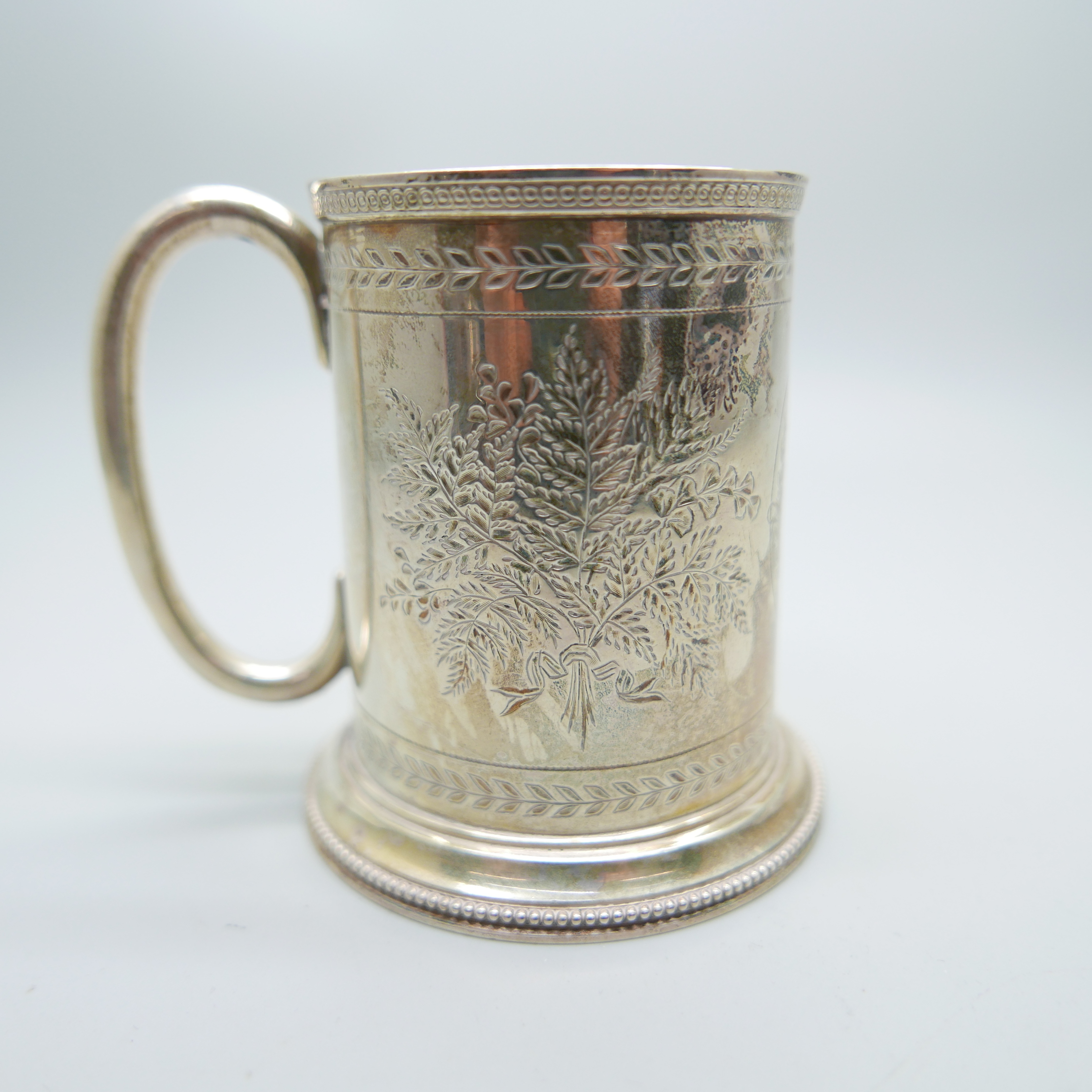 A Victorian silver mug, London 1872, 121g - Image 3 of 5