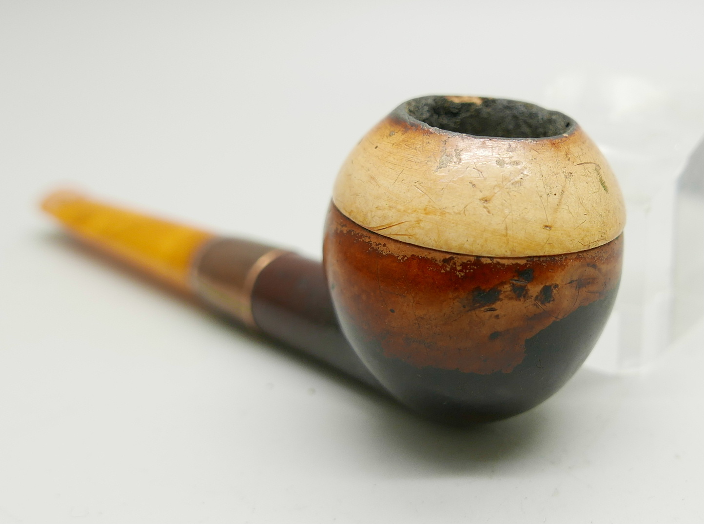 A smoker's pipe with a 9ct gold collar and a cigarette holder, both cased - Image 3 of 6