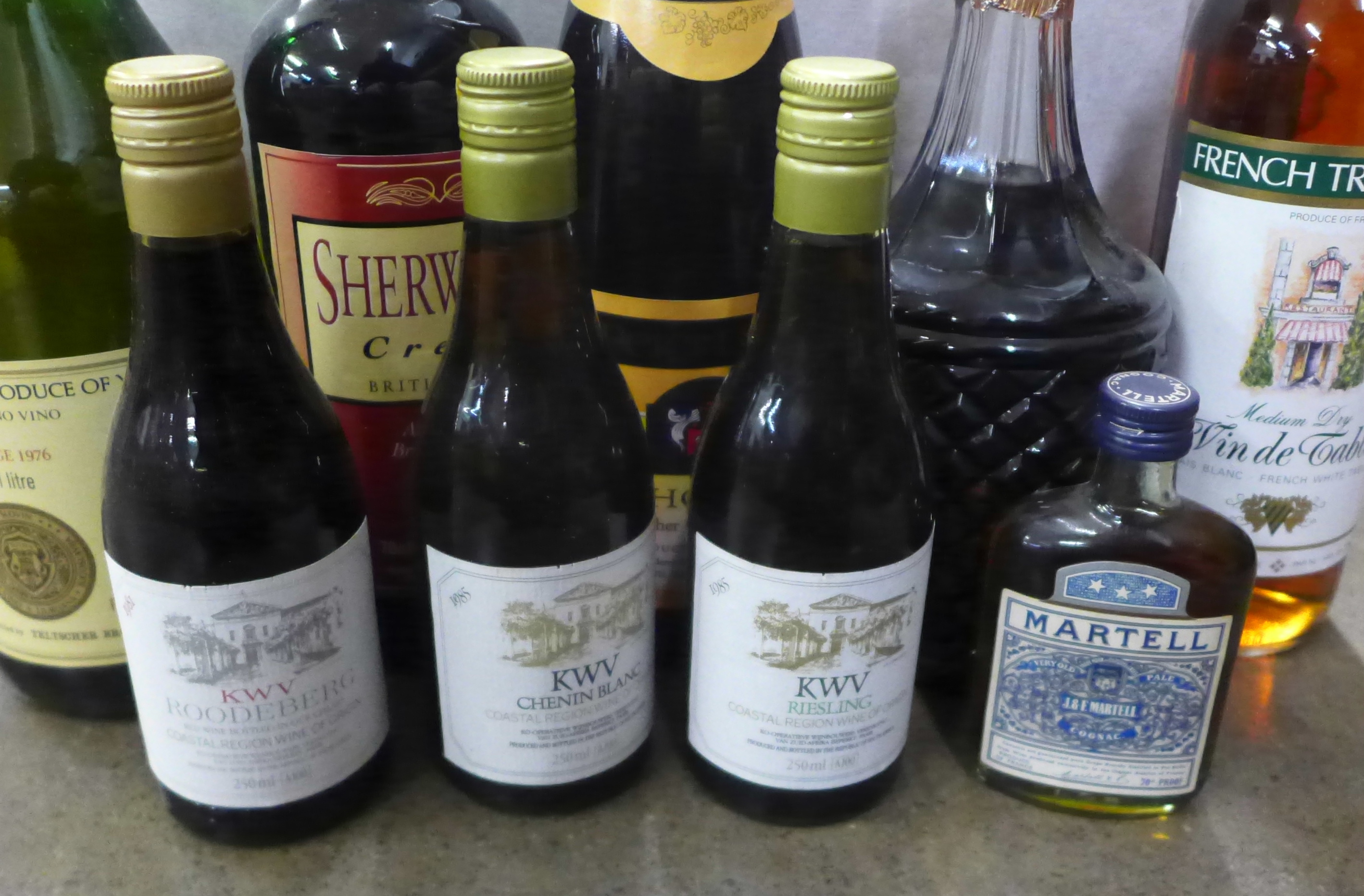 A box of mixed wines and spirits and miniatures **PLEASE NOTE THIS LOT IS NOT ELIGIBLE FOR IN- - Image 3 of 4