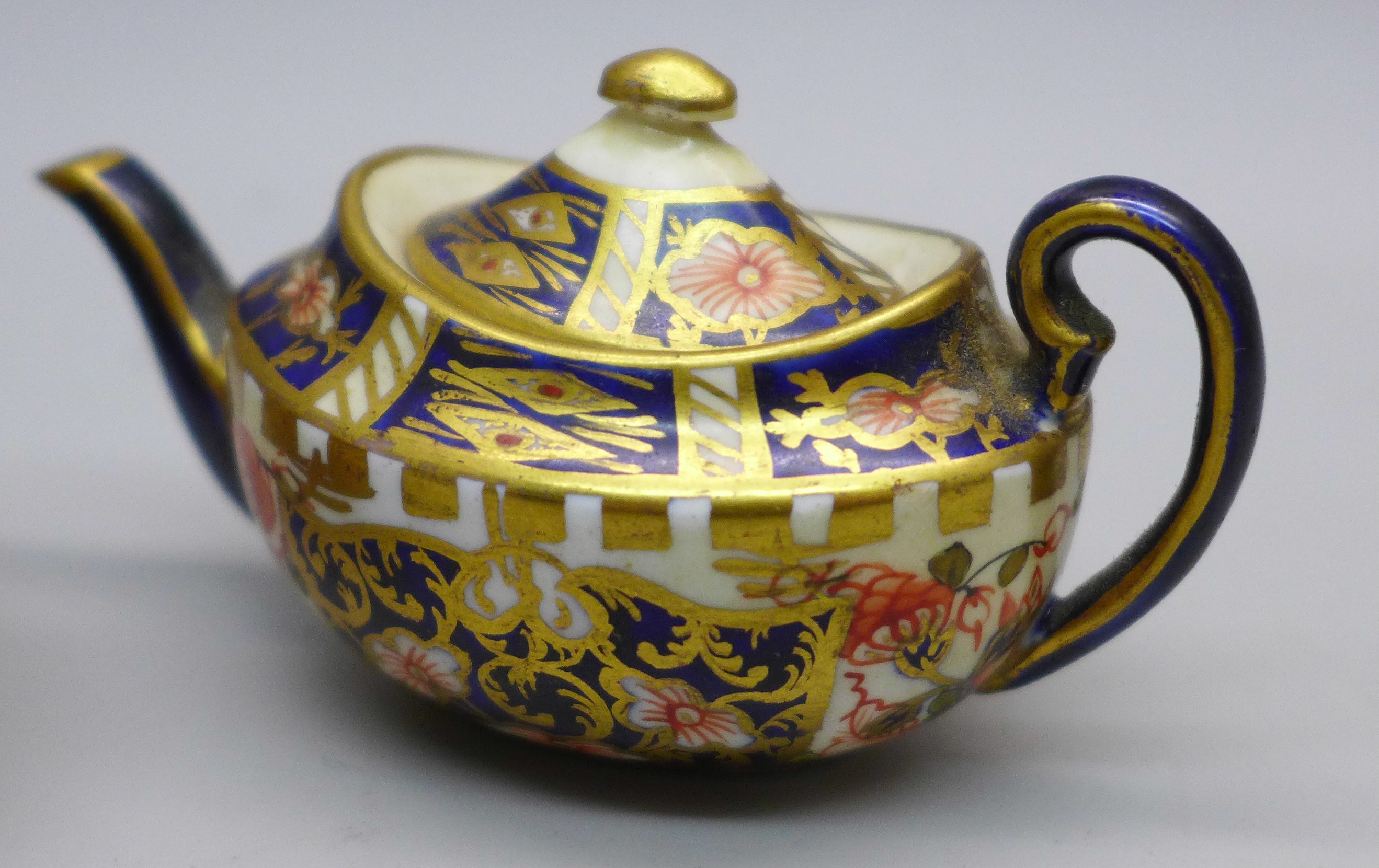 A Royal Crown Derby 1128 Imari pattern miniature teapot and sugar bowl - Image 2 of 4