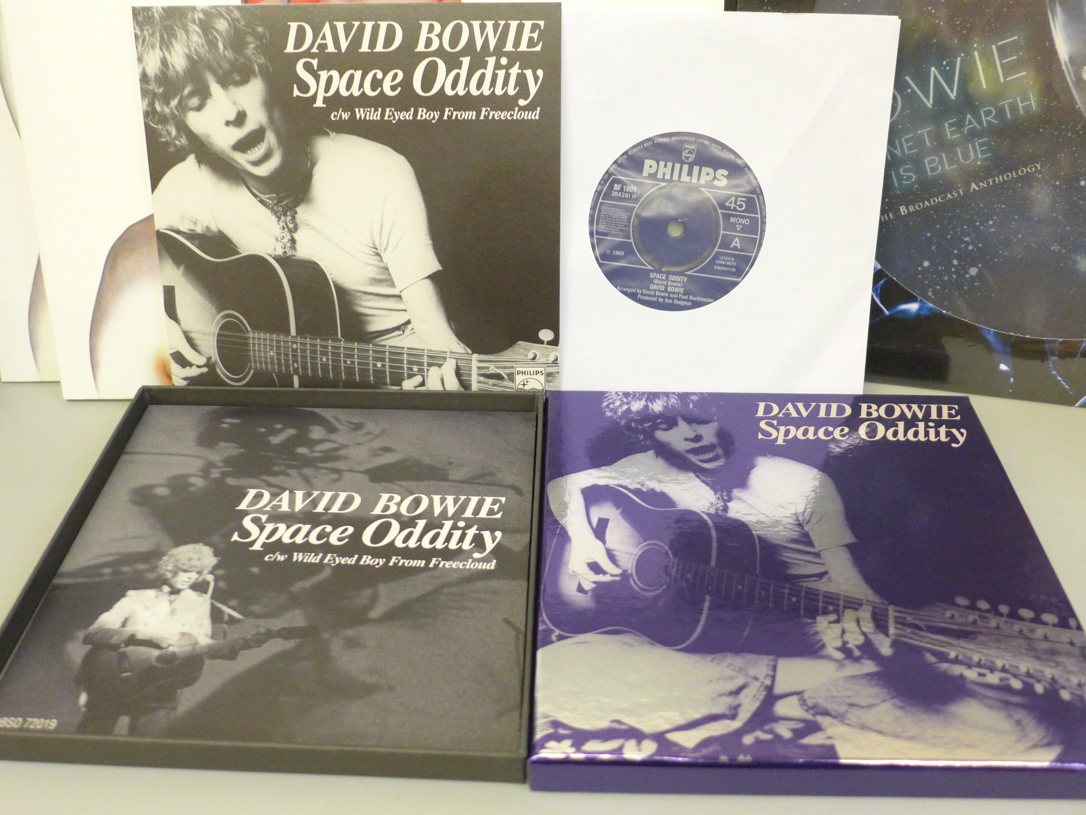 David Bowie, Space Oddity two-single box set and a limited edition picture disc, Planet Earth Is - Image 4 of 4