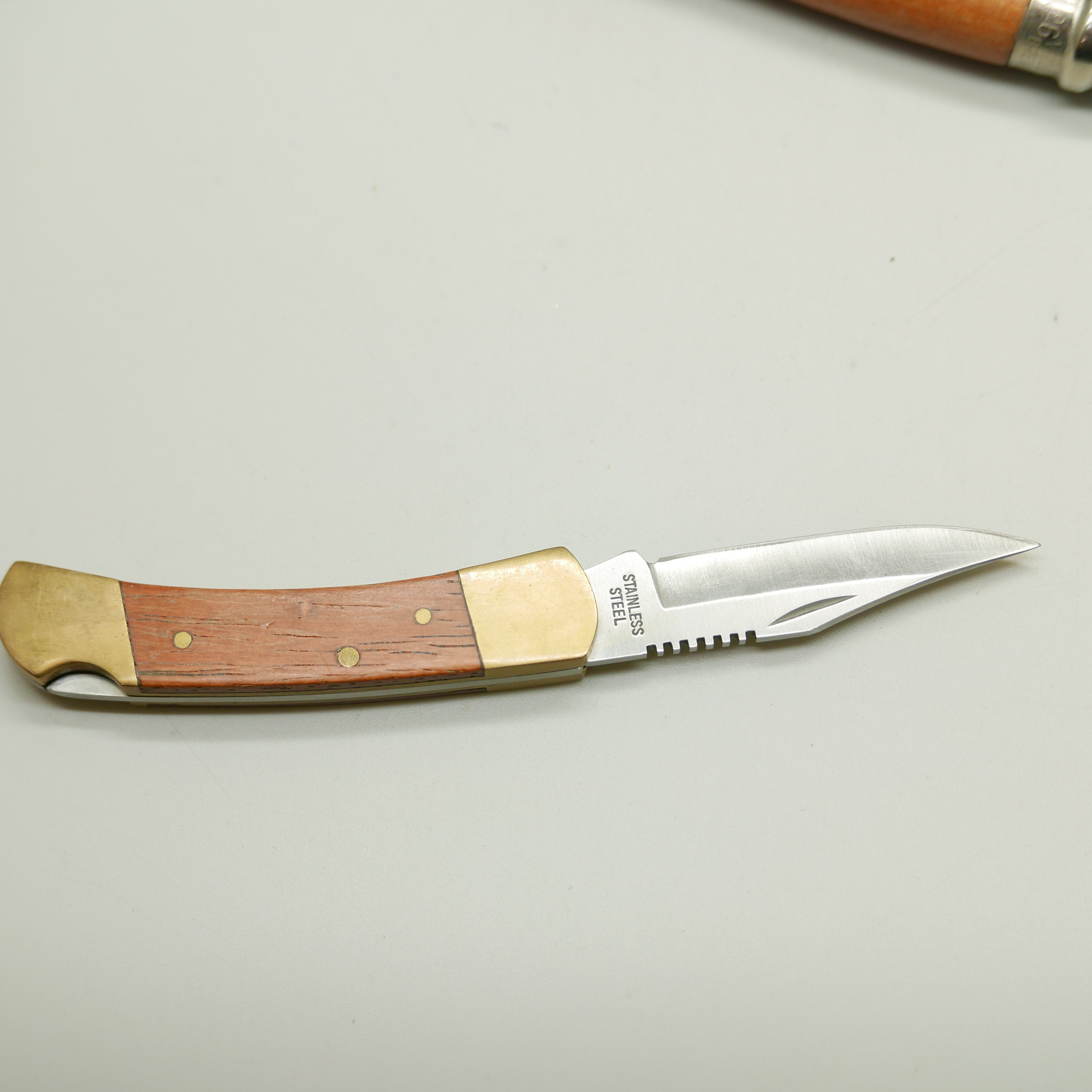 A collection of knives including Wostenholm and Kershaw - Image 3 of 5