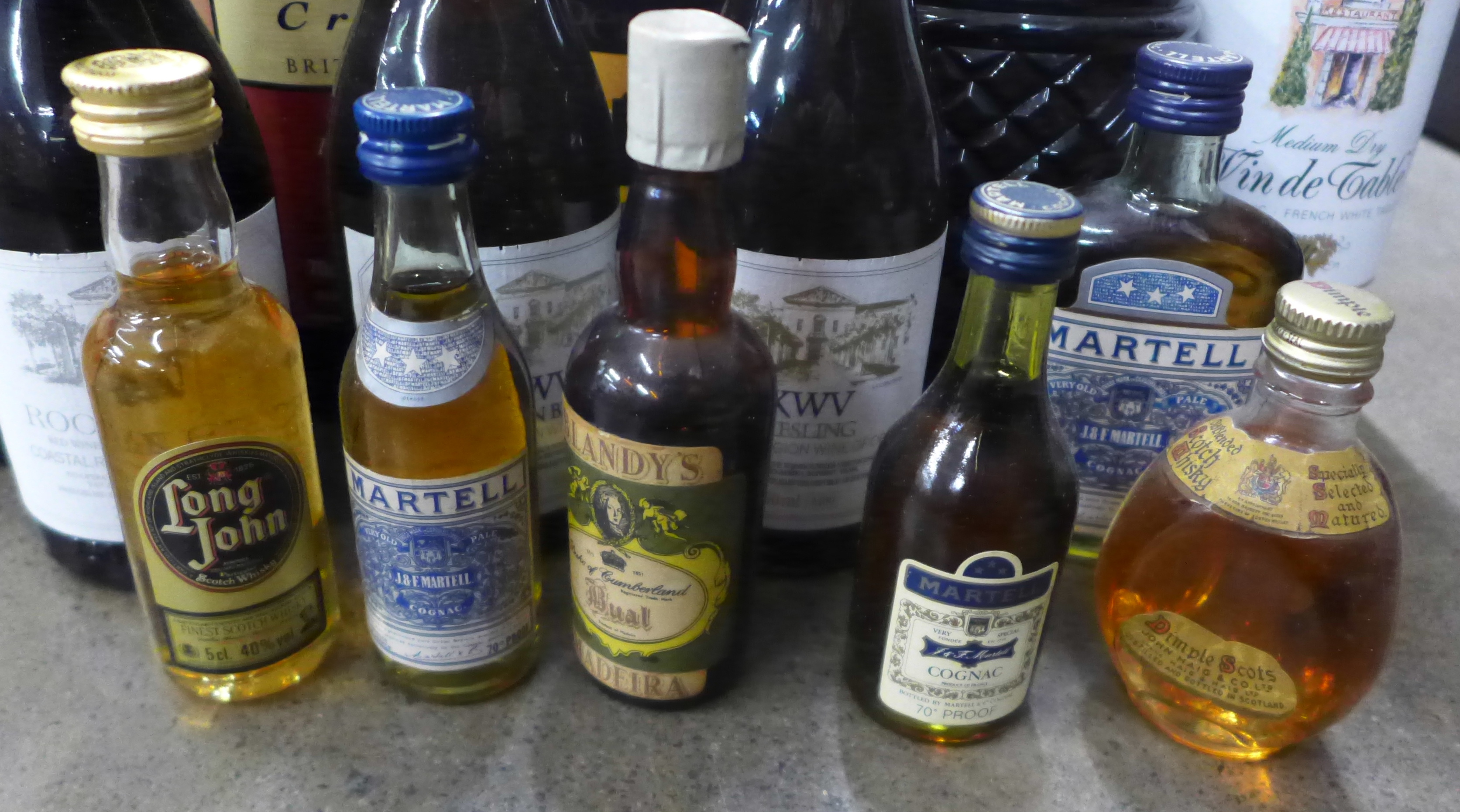 A box of mixed wines and spirits and miniatures **PLEASE NOTE THIS LOT IS NOT ELIGIBLE FOR IN- - Image 2 of 4