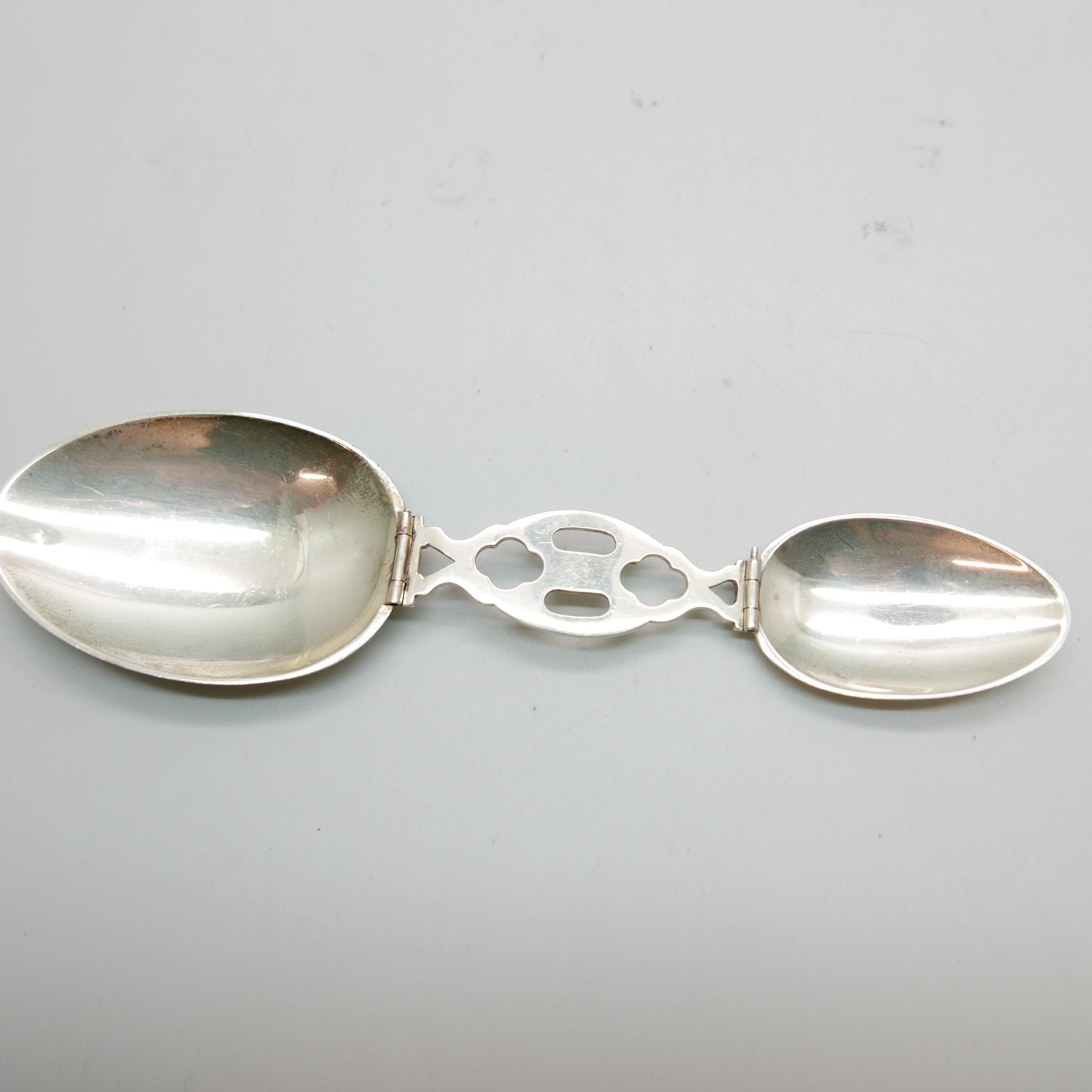 A sterling silver folding medicine spoon, 40g, length 17cm open - Image 4 of 5