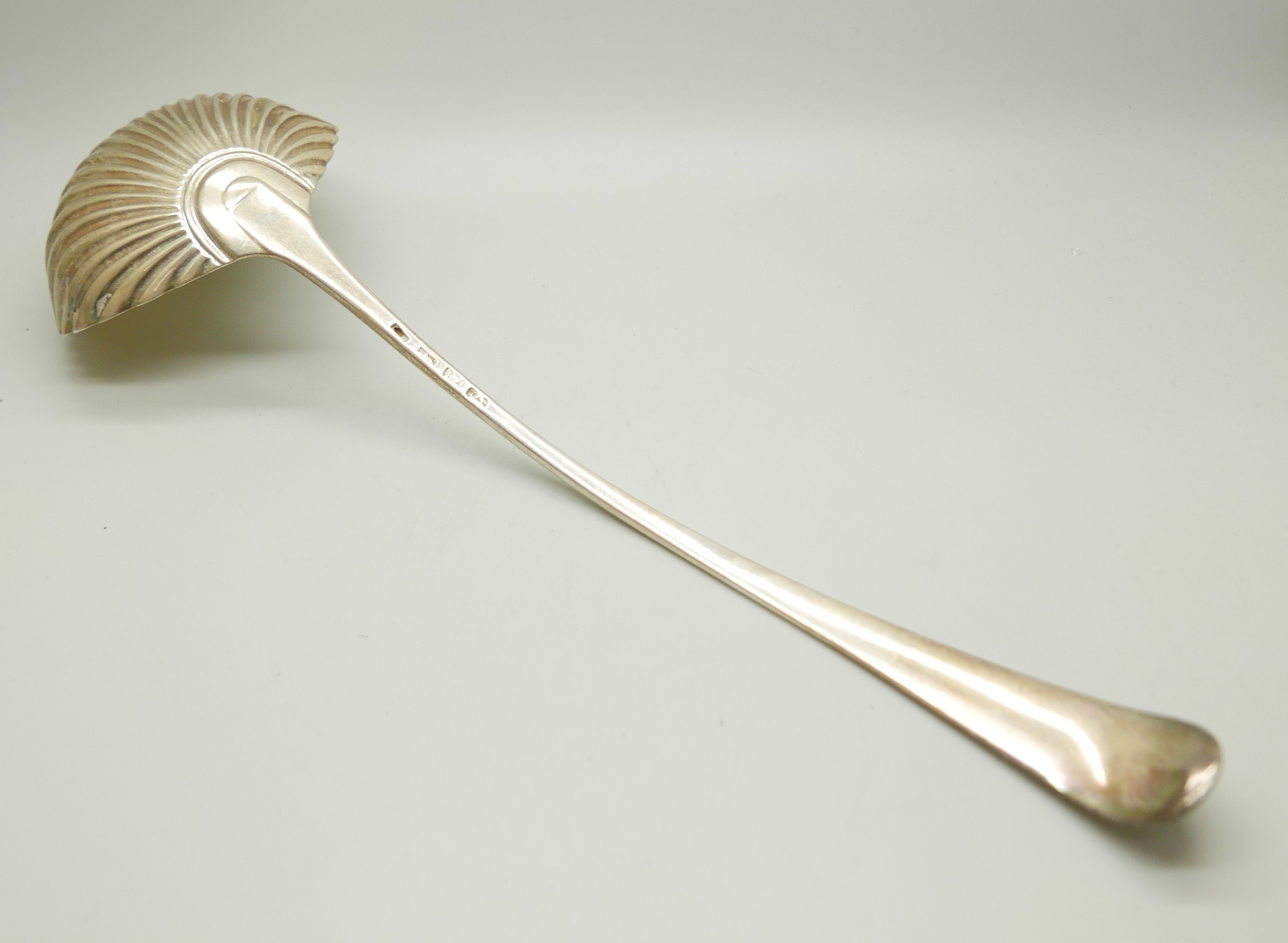 A George III silver ladle, London mark, 170g, 32.5cm - Image 2 of 3