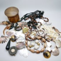 Costume jewellery including mother of pearl