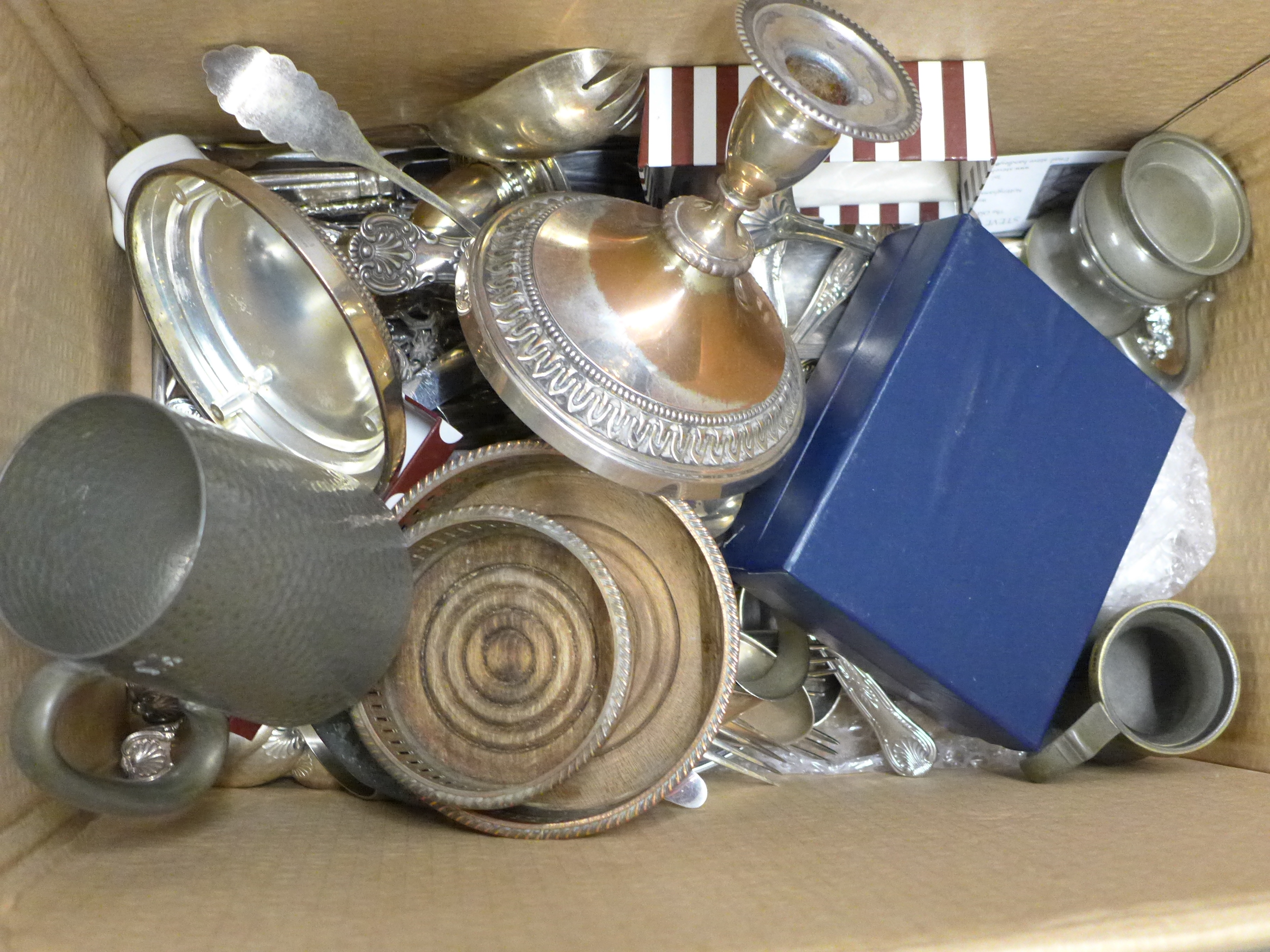 Two boxes of plated ware including a pair of candlesticks, two plated trays, napkin rings, silver - Image 2 of 3