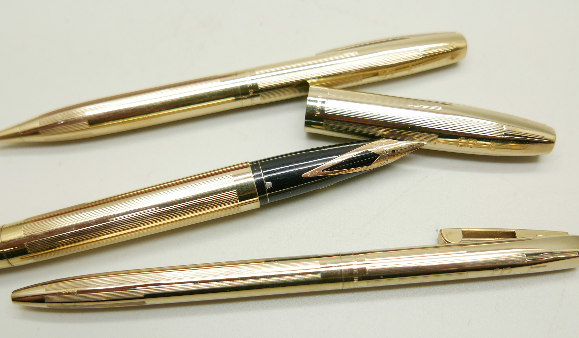 A three piece Sheaffer's pen set, fountain pen with 14k gold nib, propelling pencil and ballpoint - Image 2 of 4