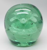 A Victorian green glass dump, 9.5cm