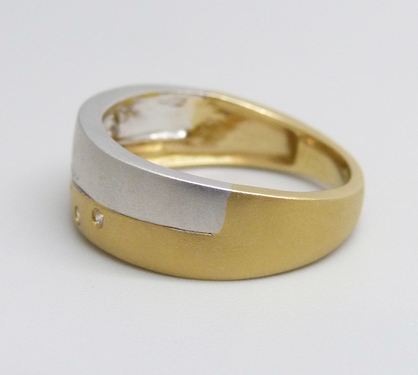 A 9ct gold and diamond ring, 3.5g, P - Image 2 of 3