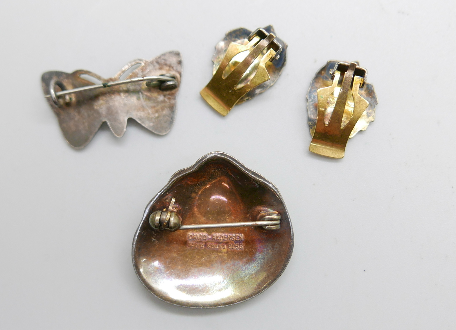 Norwegian silver and enamelled jewellery, a shell shaped brooch marked David Andersen, a pair of - Image 2 of 4