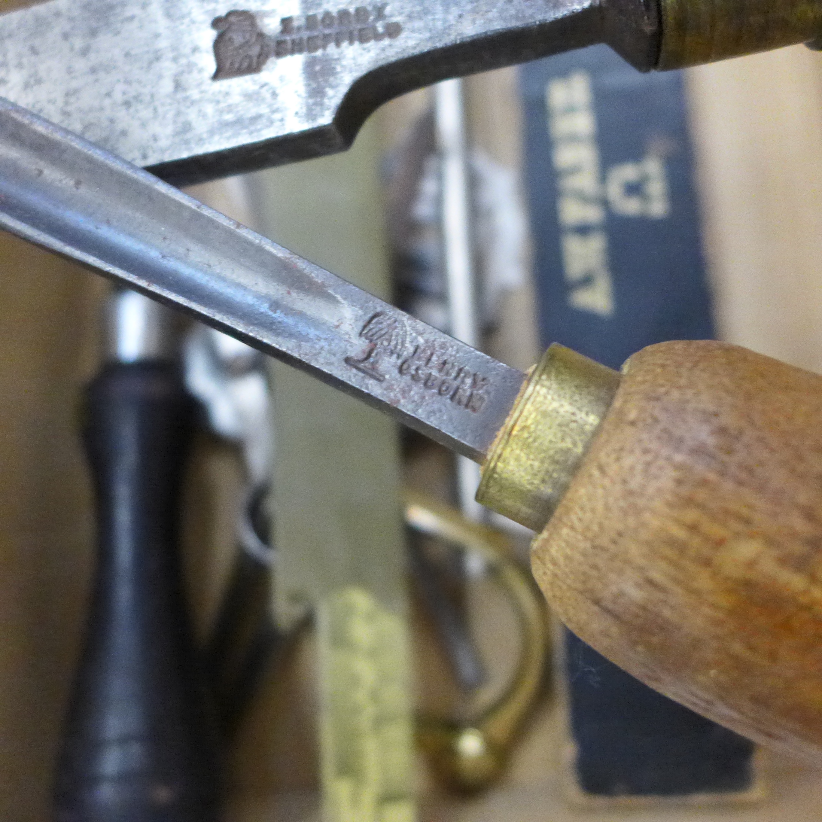 Five carving chisels and engineering items including depth gauges and calipers - Image 6 of 6