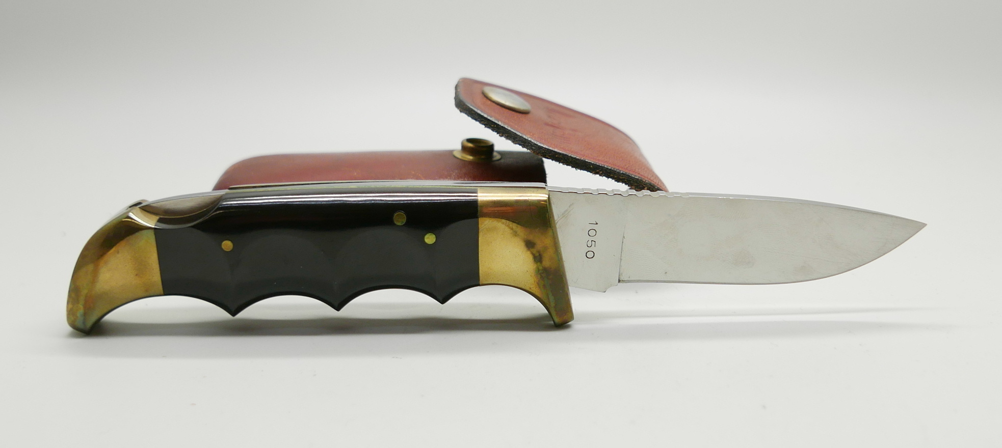 A Kershaw Oregon USA 1050 hunting knife by Kai Japan, with leather case - Image 3 of 5