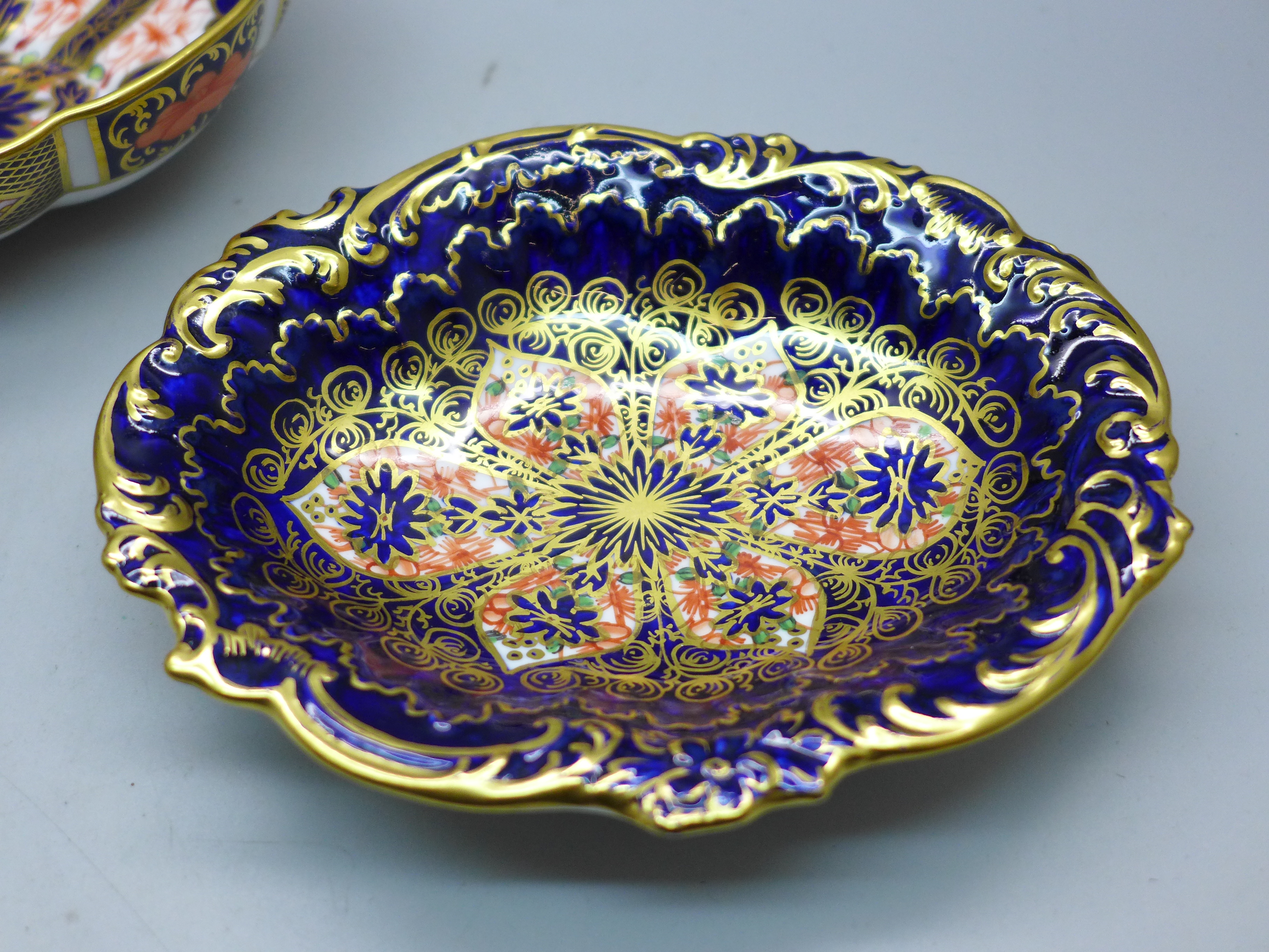 Two Royal Crown Derby 1128 Imari pattern medium dishes, one with scallop edge, 16cm - Image 2 of 5