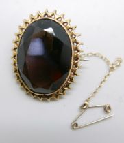 A yellow metal and smoky quartz set brooch, tests as 9ct gold, 10.3g
