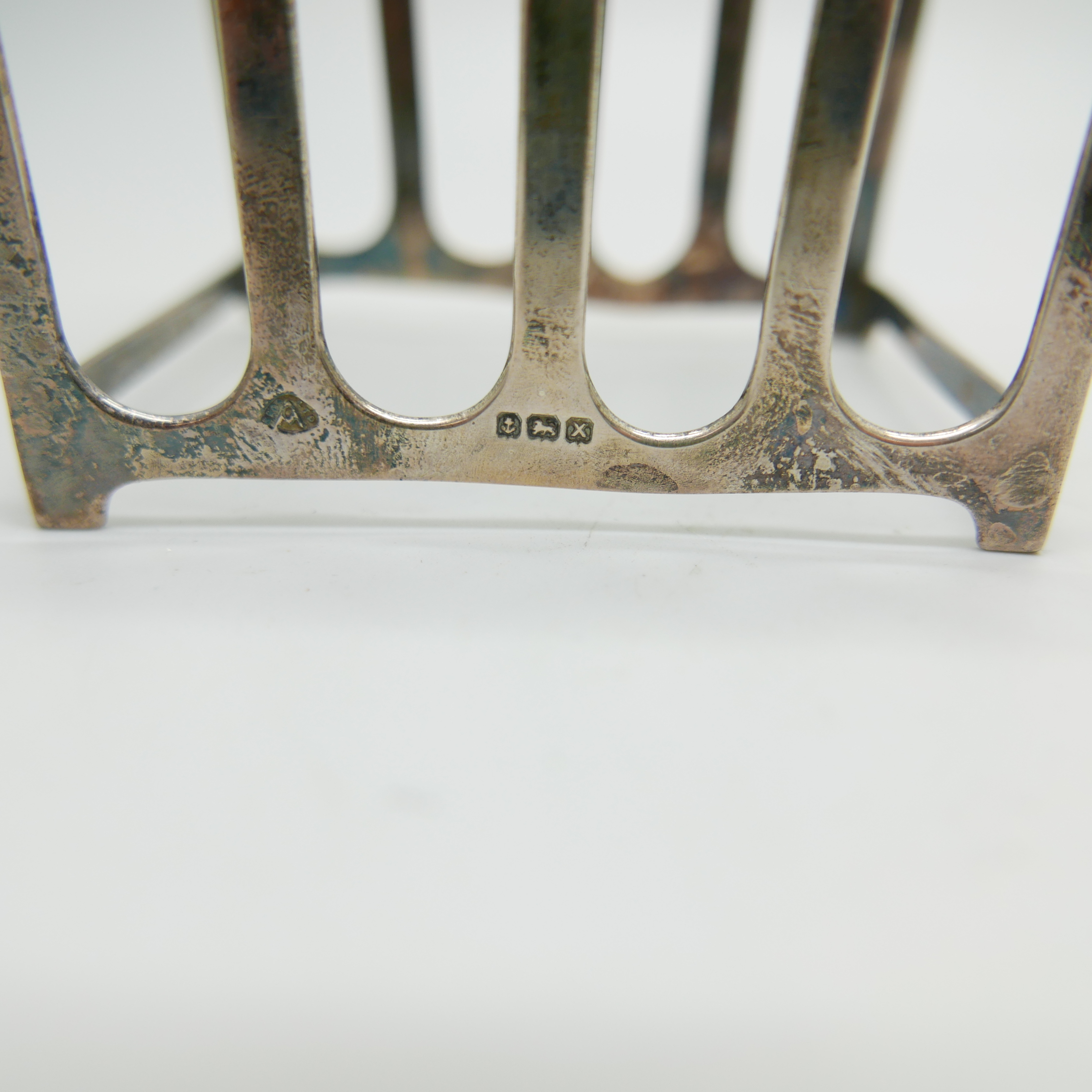 A silver toast rack, 63.8g - Image 4 of 4