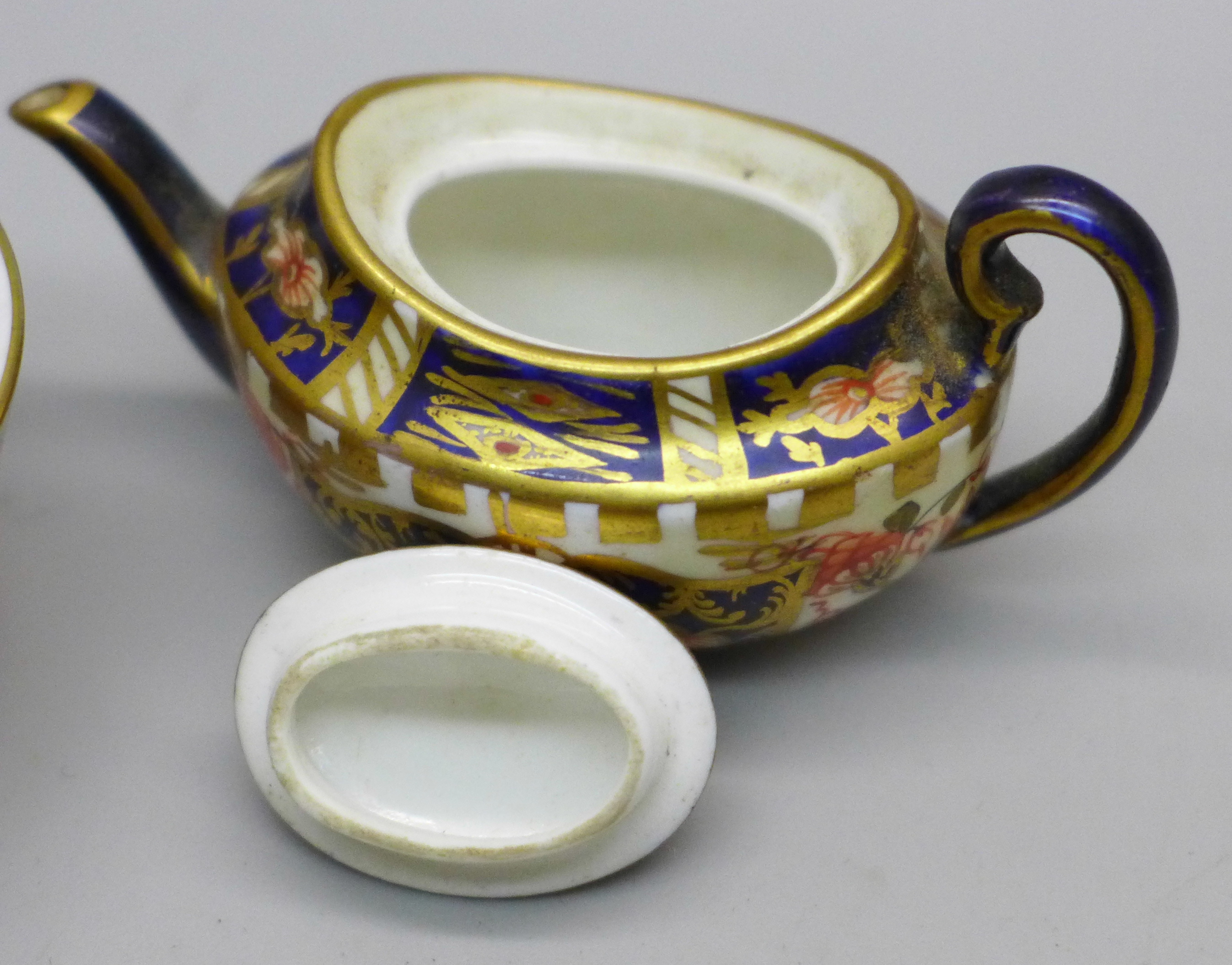 A Royal Crown Derby 1128 Imari pattern miniature teapot and sugar bowl - Image 3 of 4