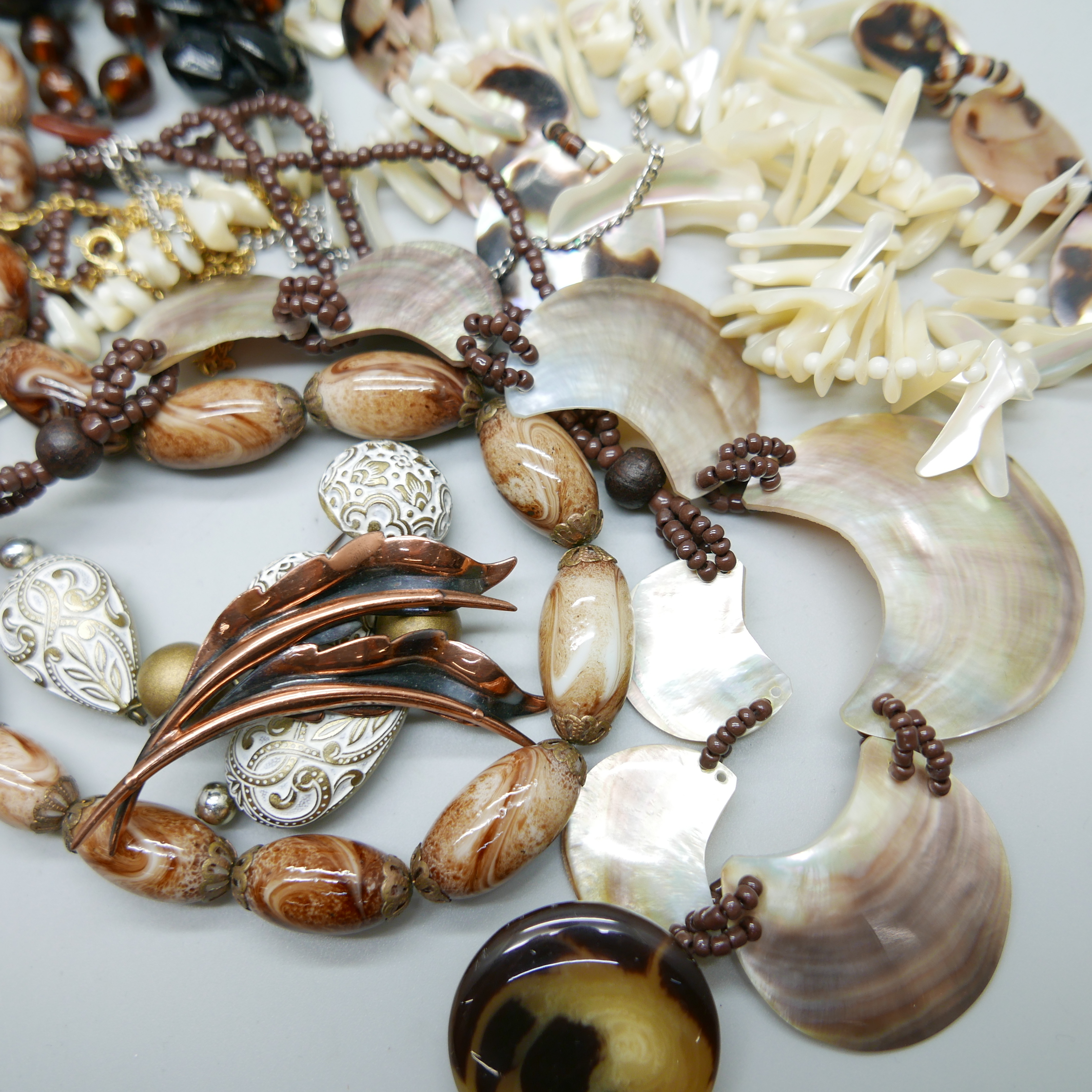 Costume jewellery including mother of pearl - Image 4 of 4