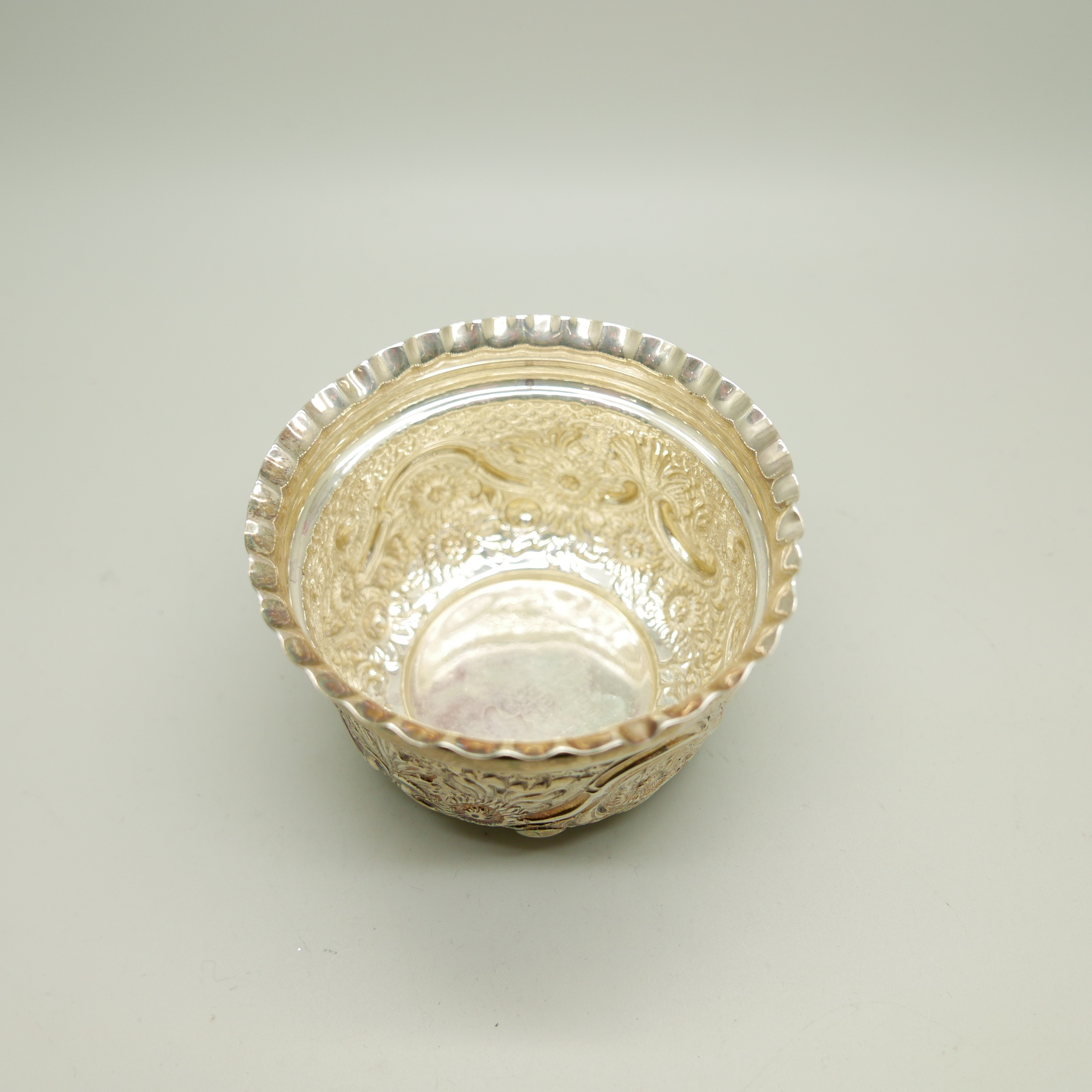 A Victorian silver bowl, 66g - Image 2 of 3