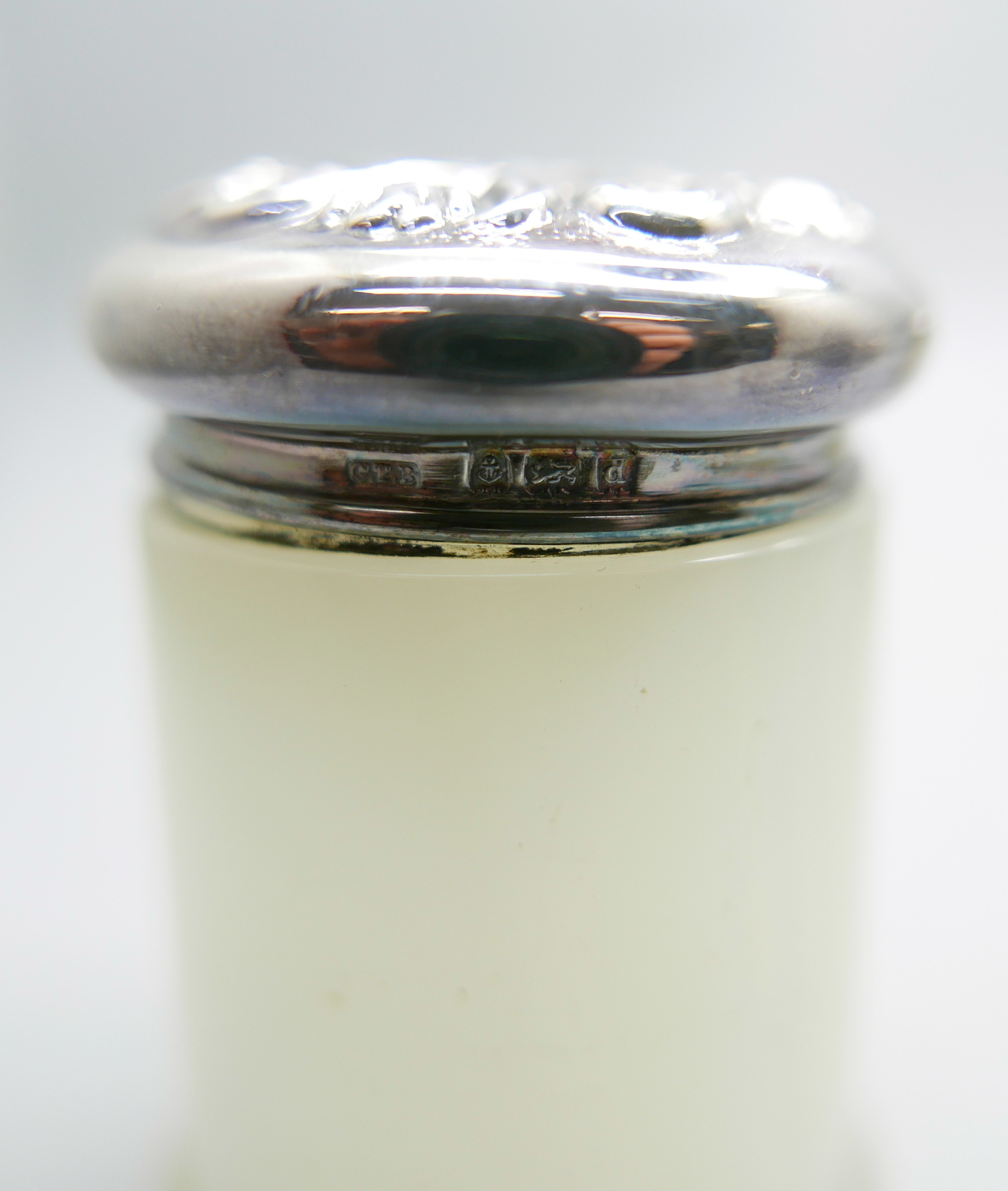 A pair of silver topped pots, a silver topped jar and an inkwell - Image 5 of 7