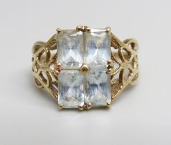 A 9ct gold, pale blue stone ring, 2.5g, J