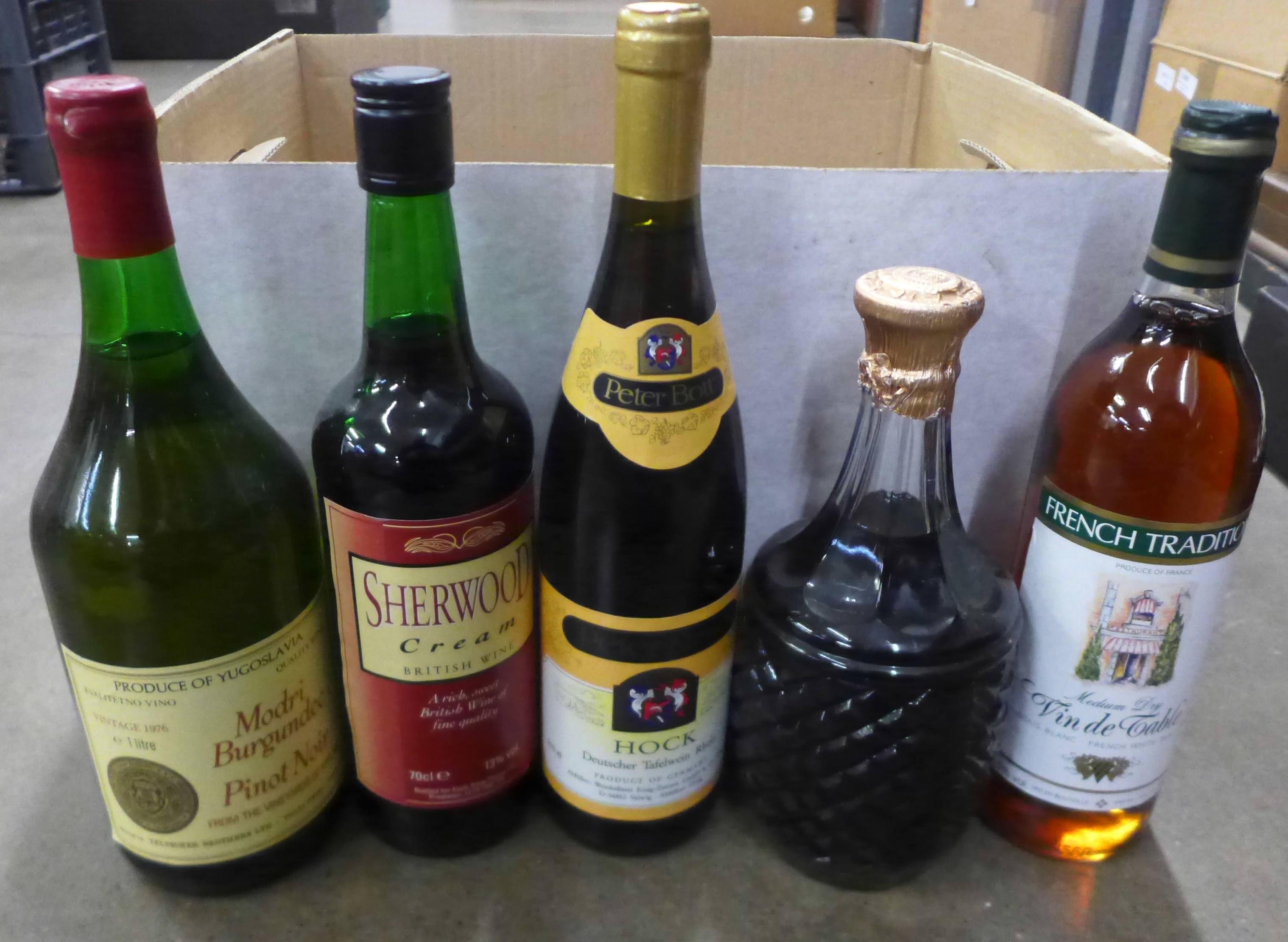 A box of mixed wines and spirits and miniatures **PLEASE NOTE THIS LOT IS NOT ELIGIBLE FOR IN- - Image 4 of 4