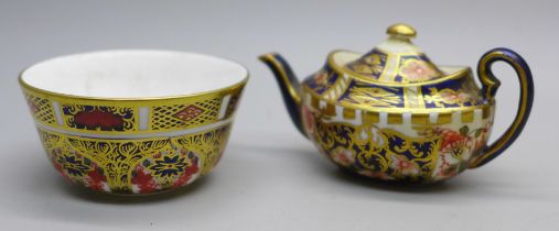 A Royal Crown Derby 1128 Imari pattern miniature teapot and sugar bowl