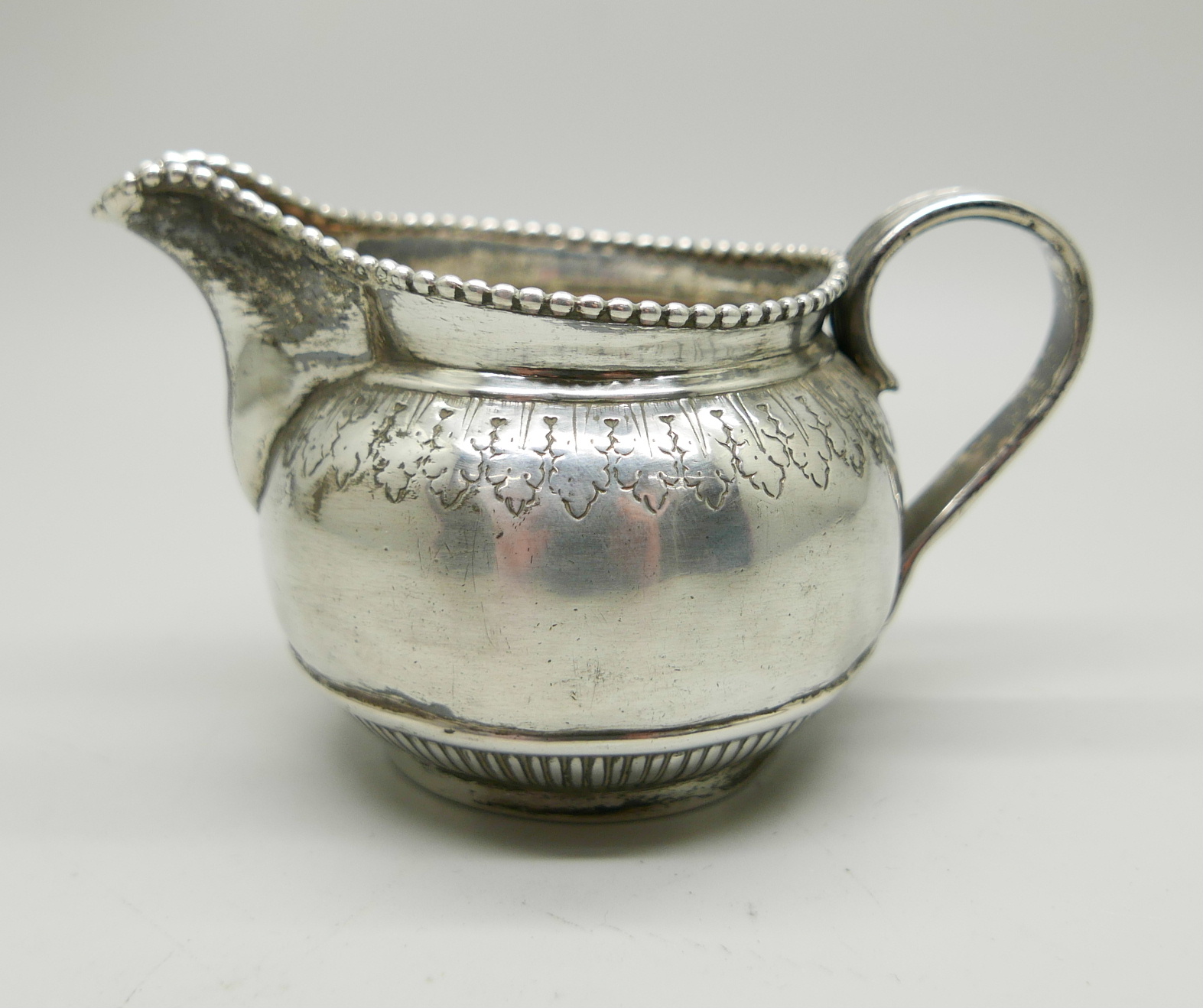 A Victorian silver jug, London 1878, 100g - Image 2 of 4