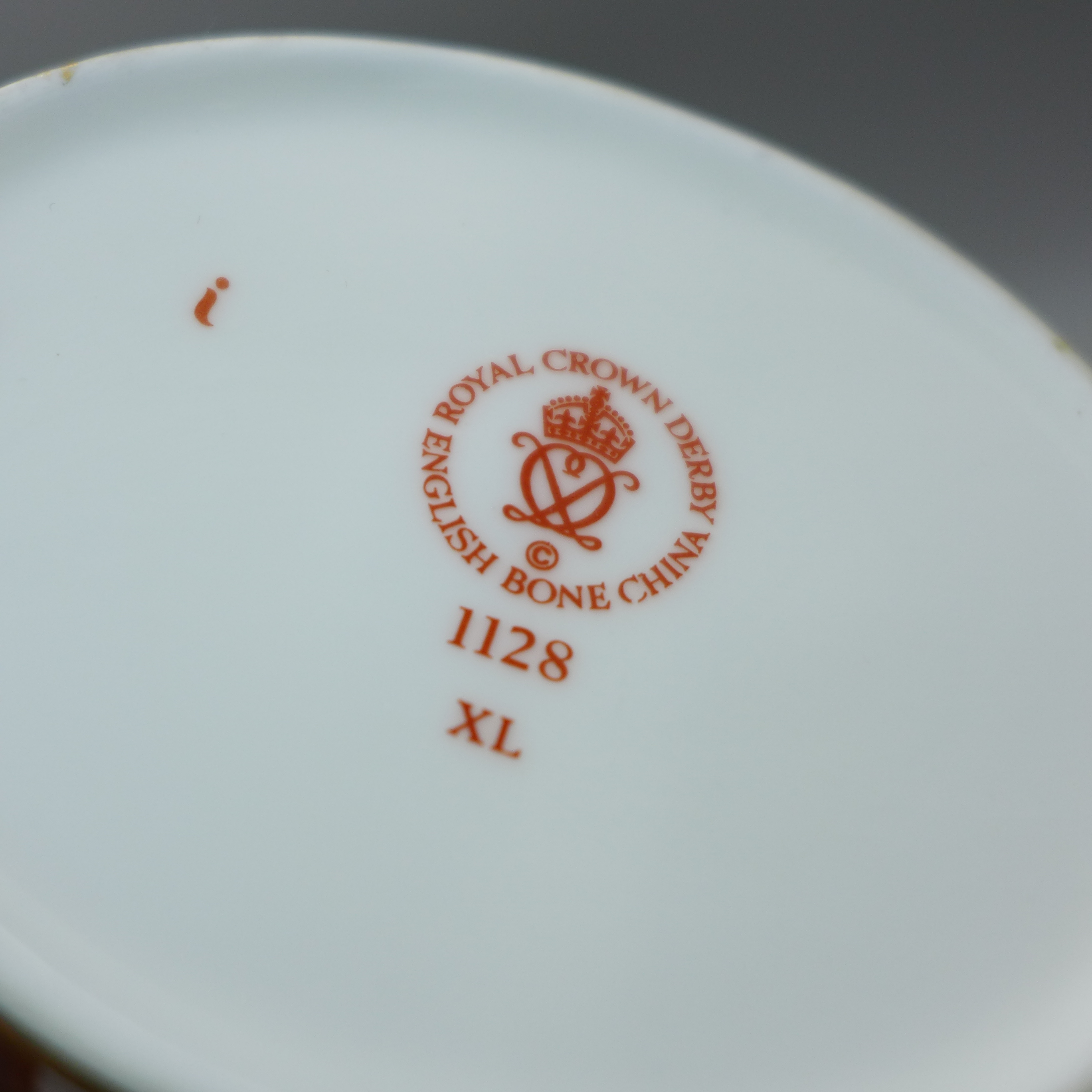 A Royal Crown Derby 1128 Imari pattern cream jug and sugar (x2), smaller milk jug second - Image 6 of 7