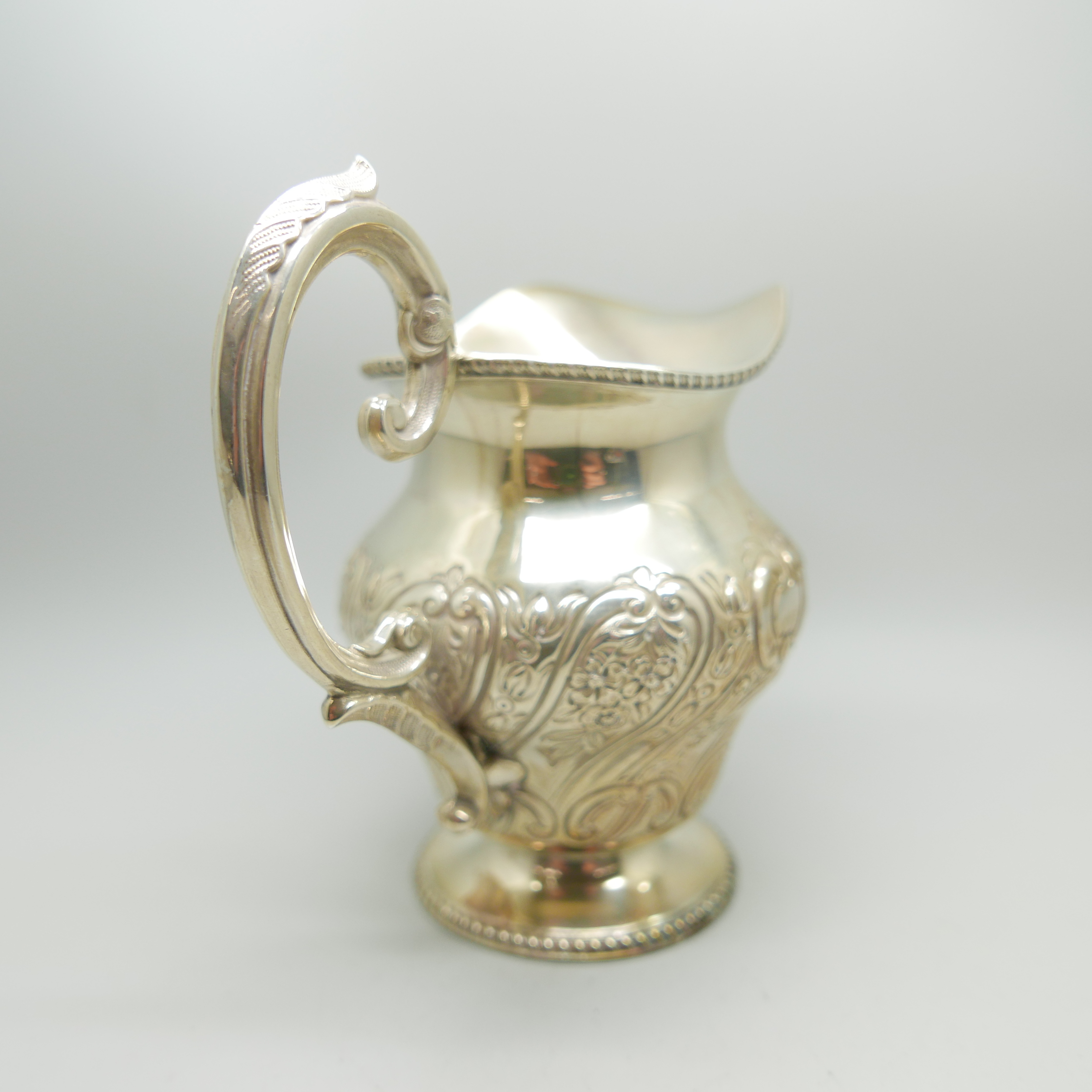 A silver jug, Sheffield 1908, 226g - Image 2 of 4