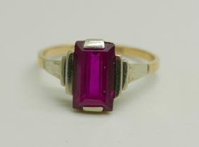 A 9ct gold and ruby ring, 2g, O