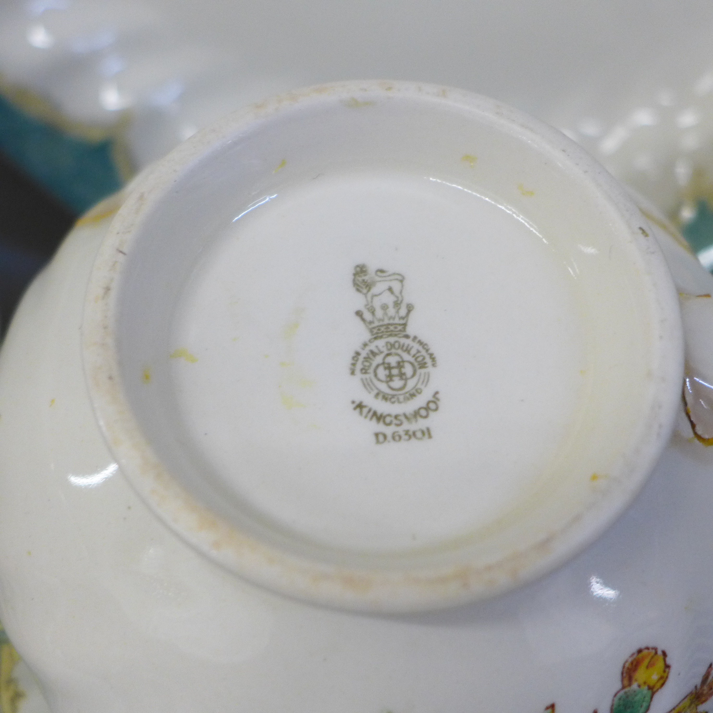 Royal Doulton Kingswood D3601 part dinner service with two tureens and two graduated serving plates, - Image 5 of 5
