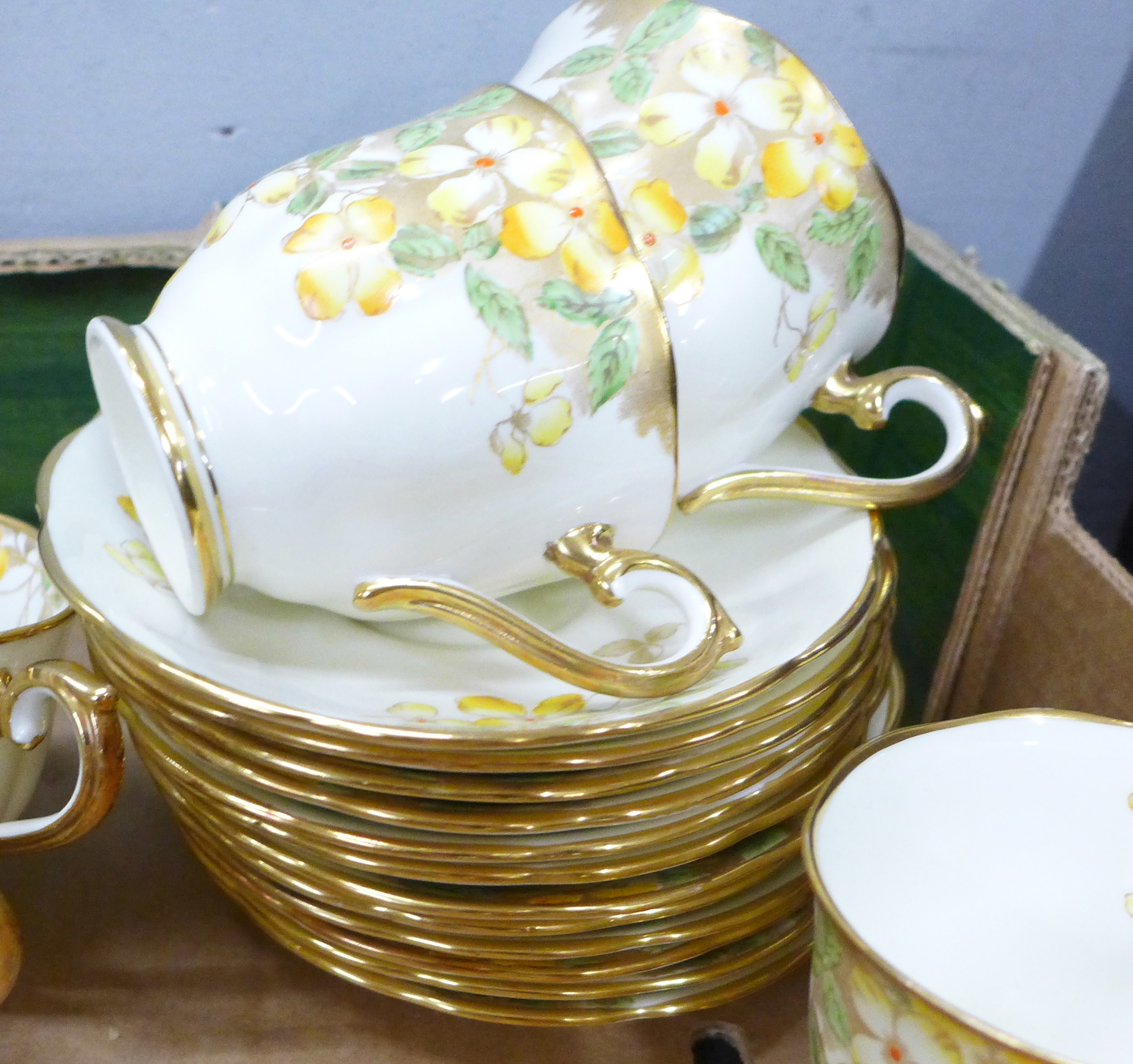 A Royal Albert 9522 floral tea set, twelve setting **PLEASE NOTE THIS LOT IS NOT ELIGIBLE FOR IN- - Image 2 of 4