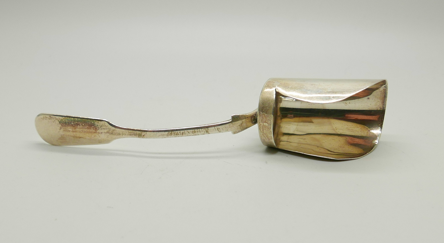 A Victorian silver caddy scoop, Exeter 1881, Josiah Williams, 39g, 15.5cm