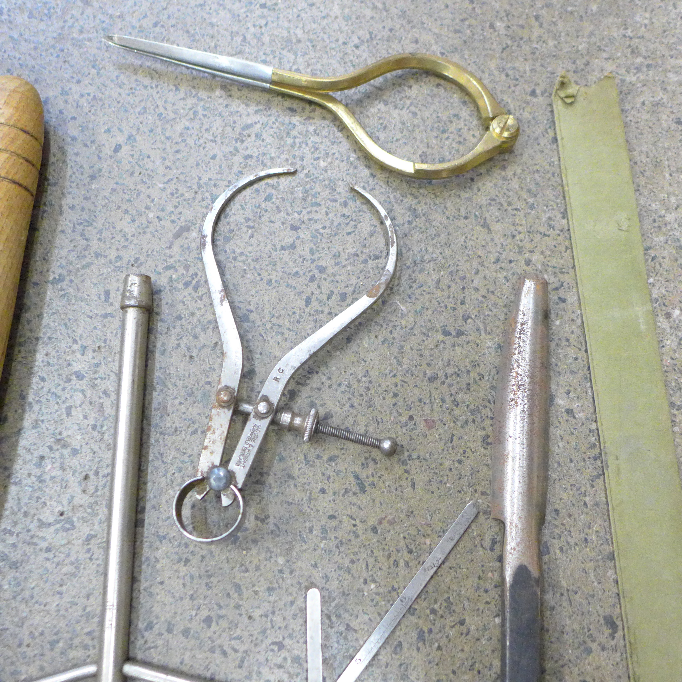 Five carving chisels and engineering items including depth gauges and calipers - Image 3 of 6