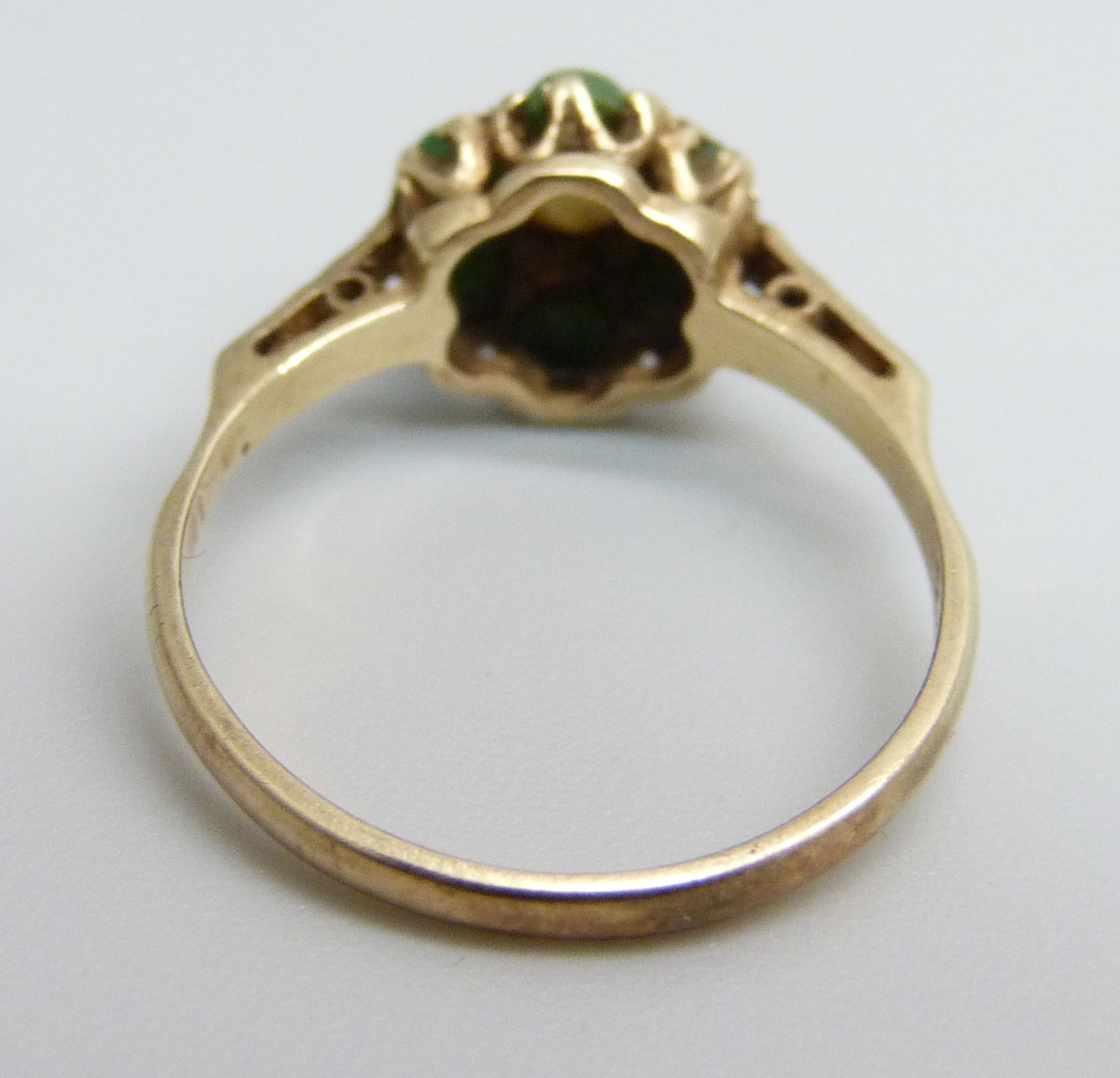 A 9ct gold, turquoise and pearl ring, 1.9g, P - Image 3 of 3