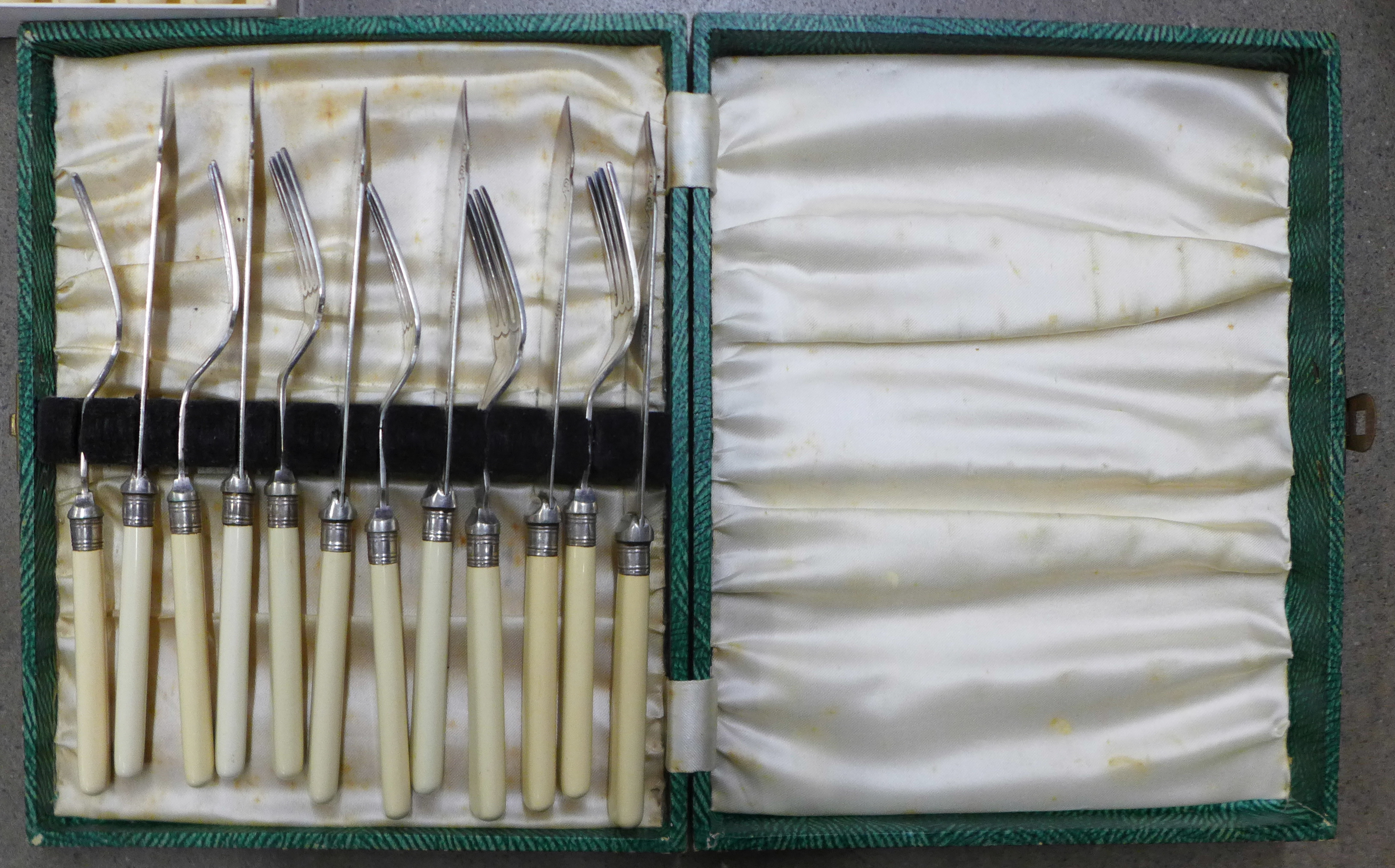 A George Butler & Co. Ltd., wooden canteen of cutlery and four additional sets **PLEASE NOTE THIS - Image 2 of 4