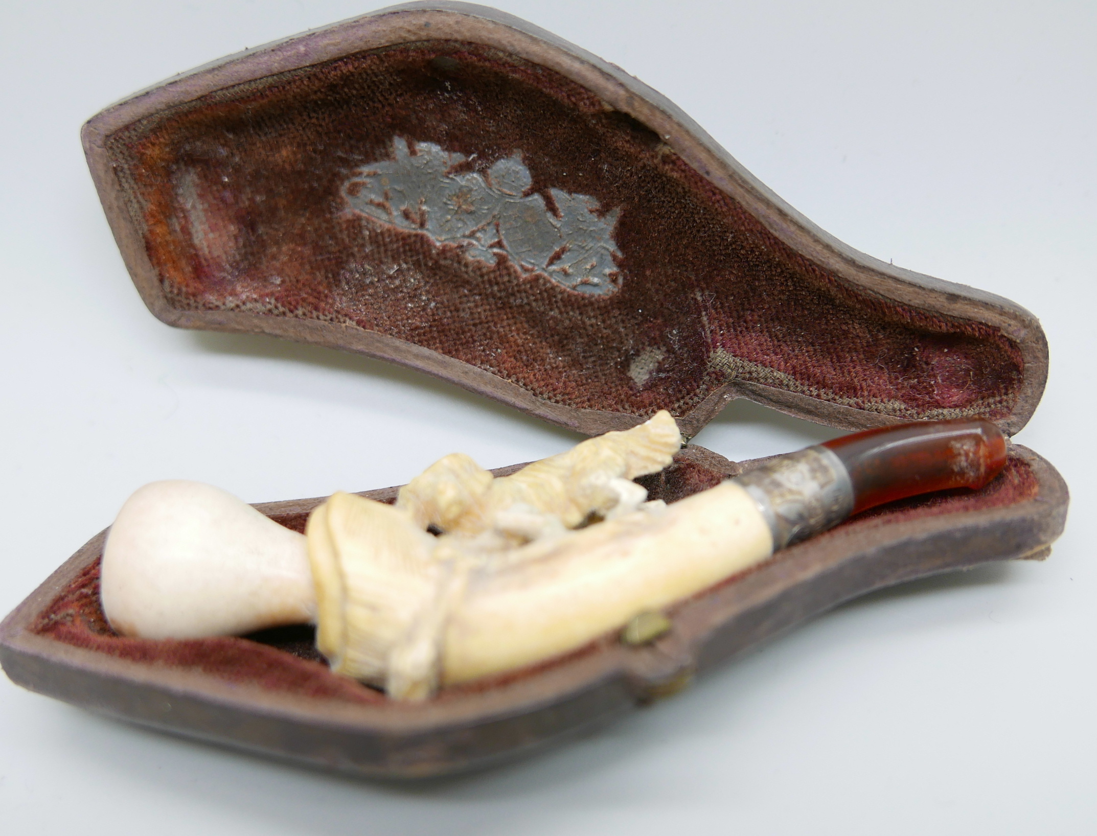 Three carved Meerschaum pipes, cased - Image 5 of 13