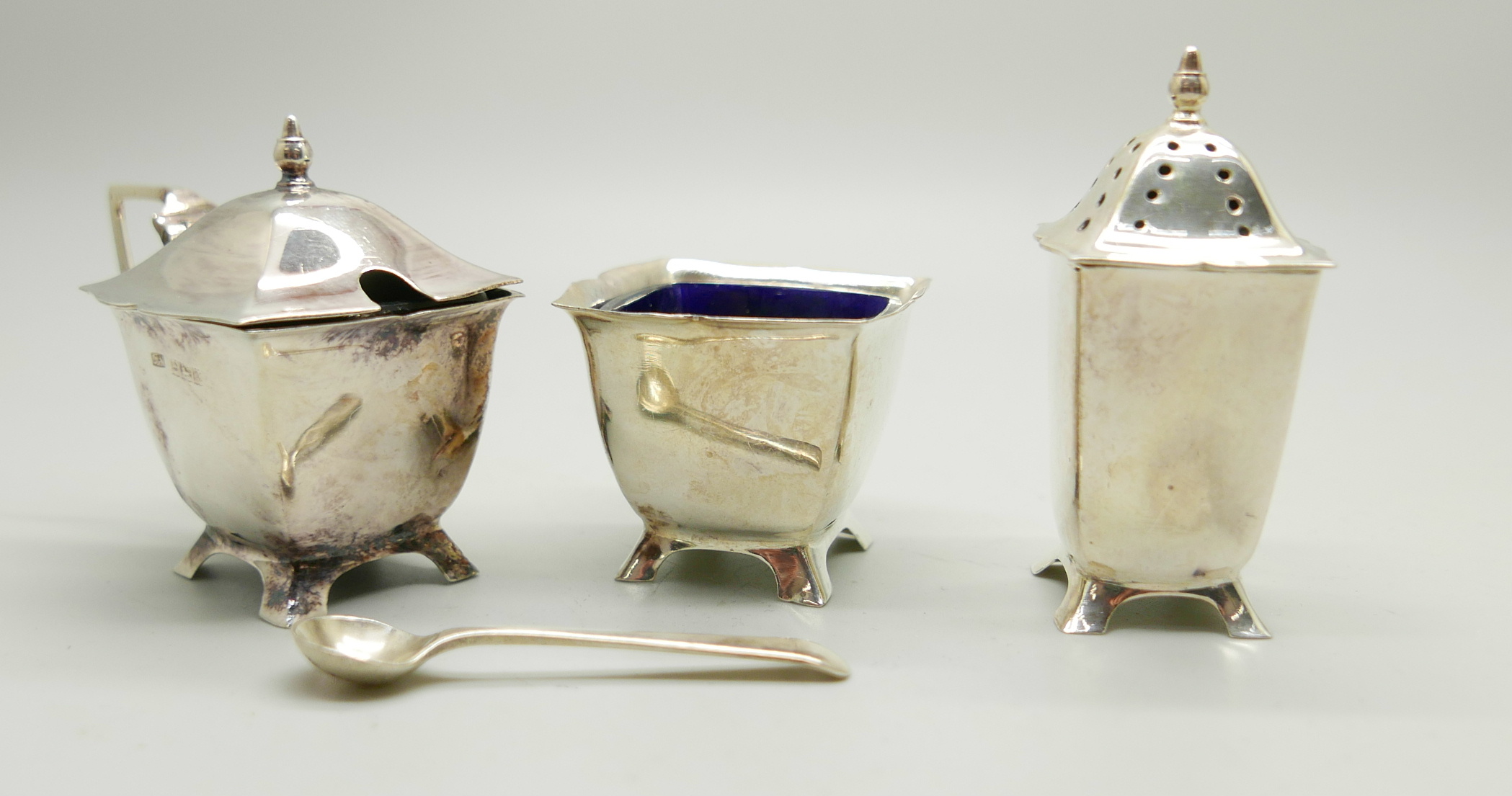 A three piece silver condiment set, 72g - Image 2 of 4