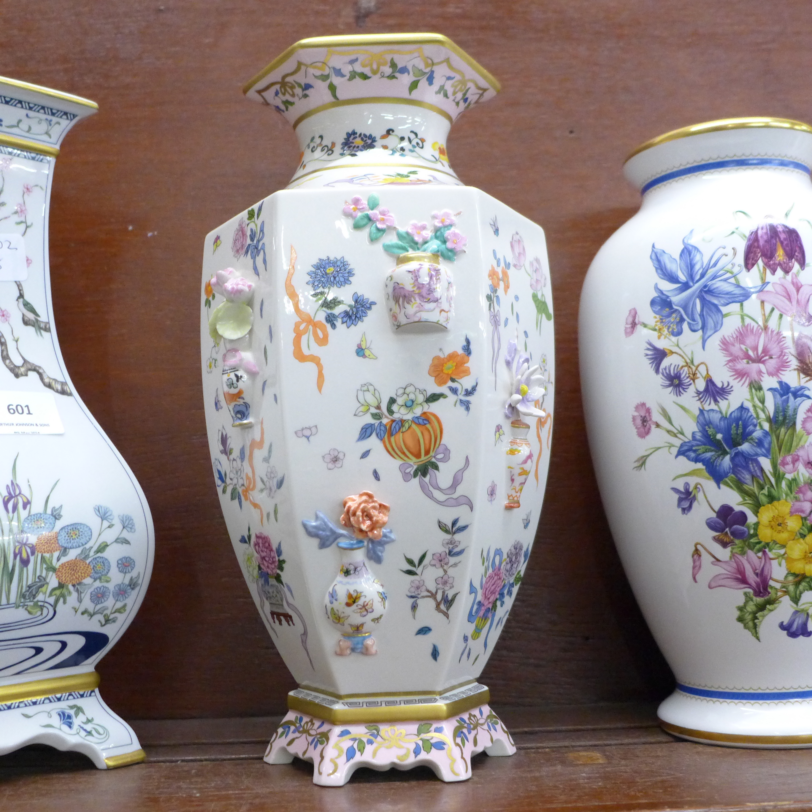Four vases; Franklin Mint decorated in the Japanese style - a vase of One Hundred Flowers by - Image 3 of 5