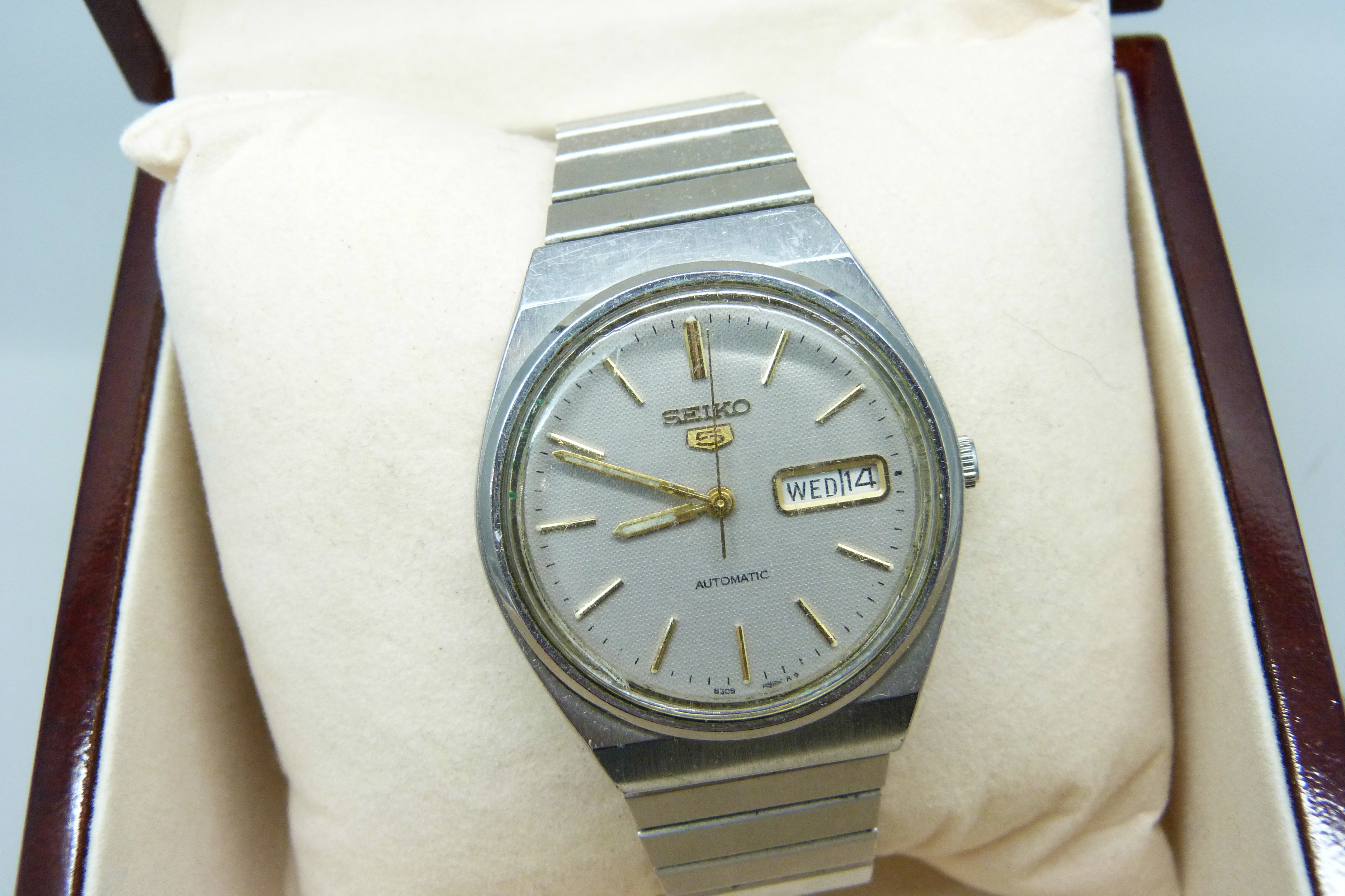 Four wristwatches, two Casio, Seiko 5 automatic and Seiko quartz - Image 2 of 4
