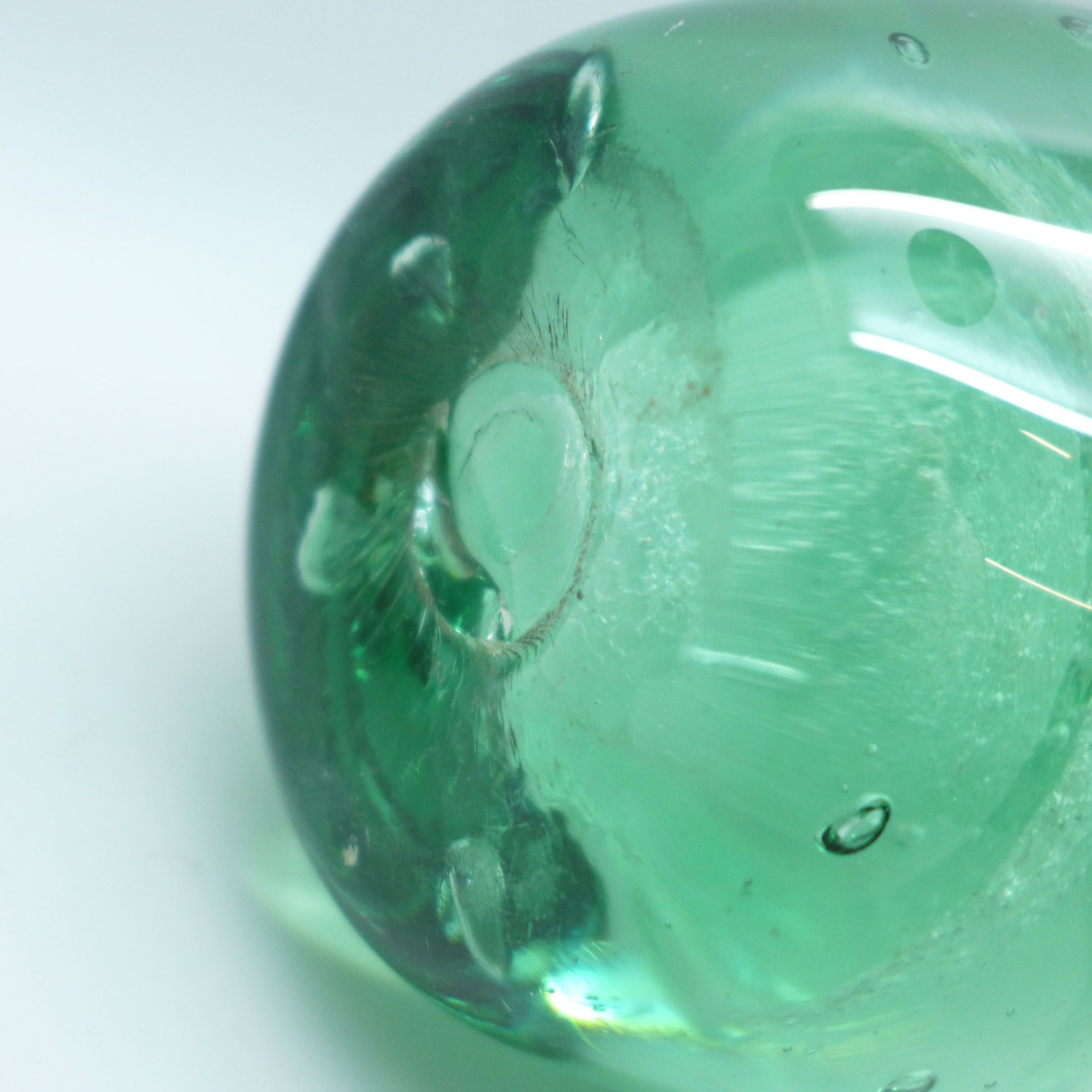 A Victorian green glass dump, 9.5cm - Image 3 of 3