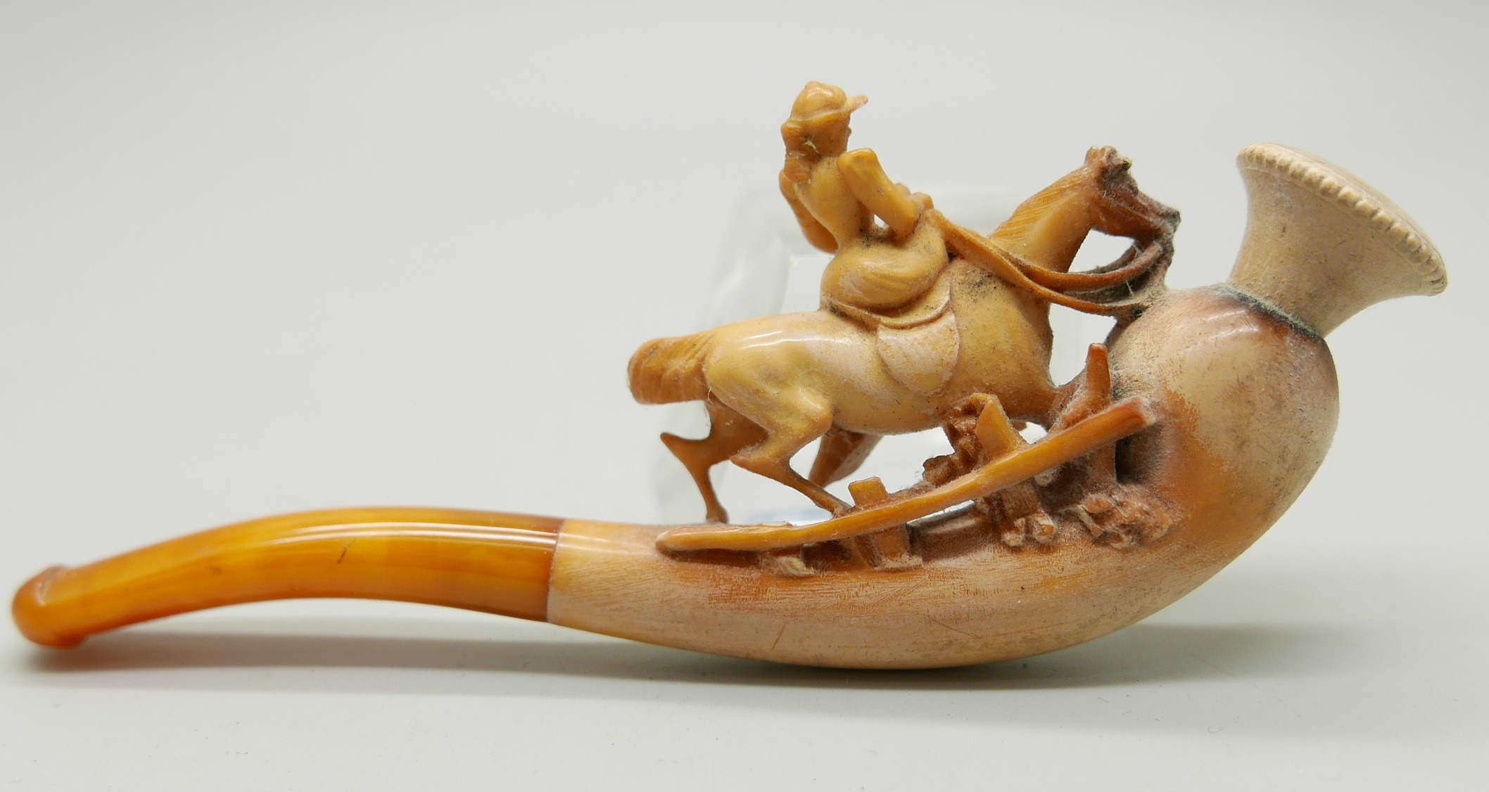 Three carved Meerschaum pipes, cased - Image 8 of 13