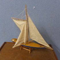 An early 20th Century pond yacht