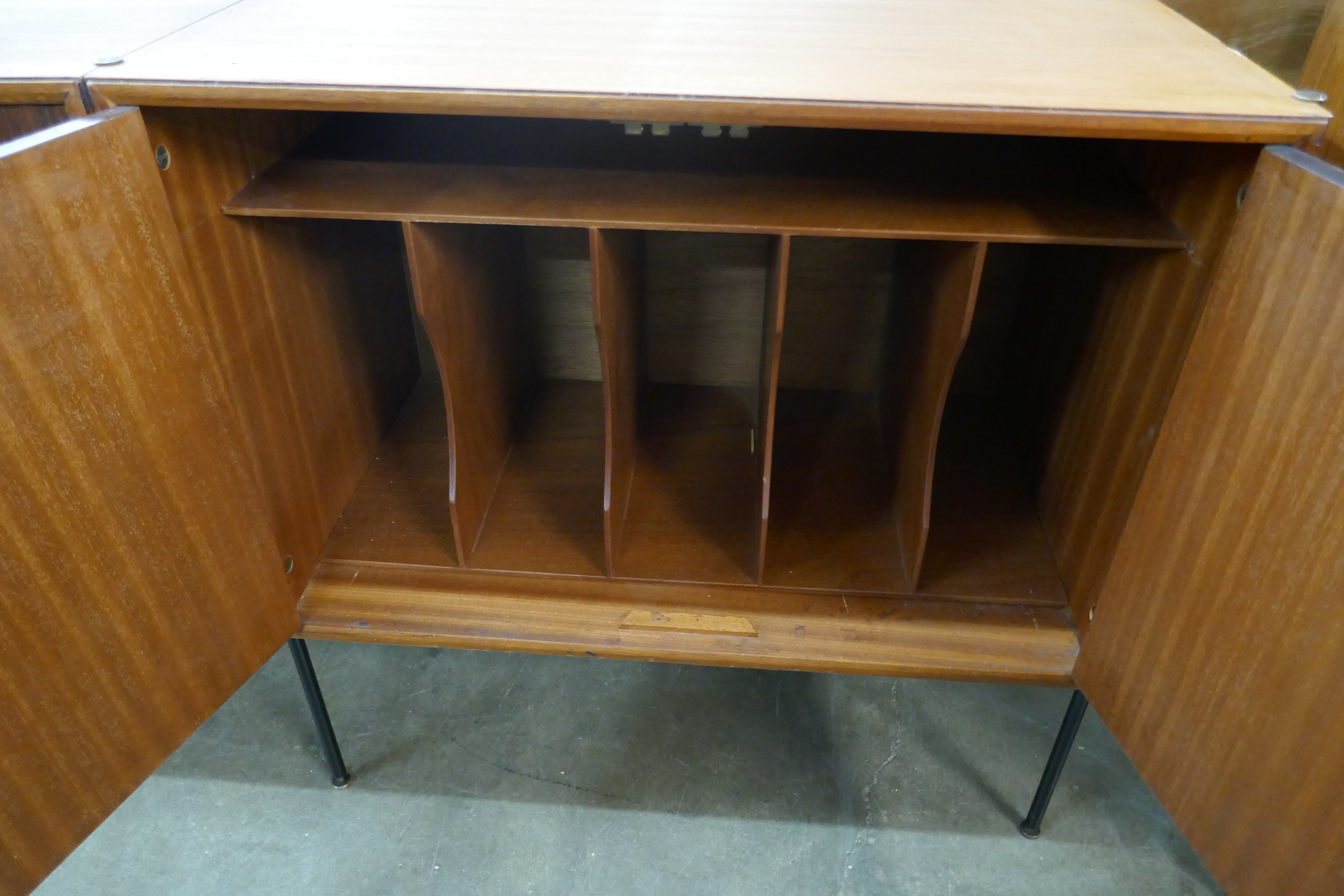 A fitted tola wood sideboard - Image 3 of 8