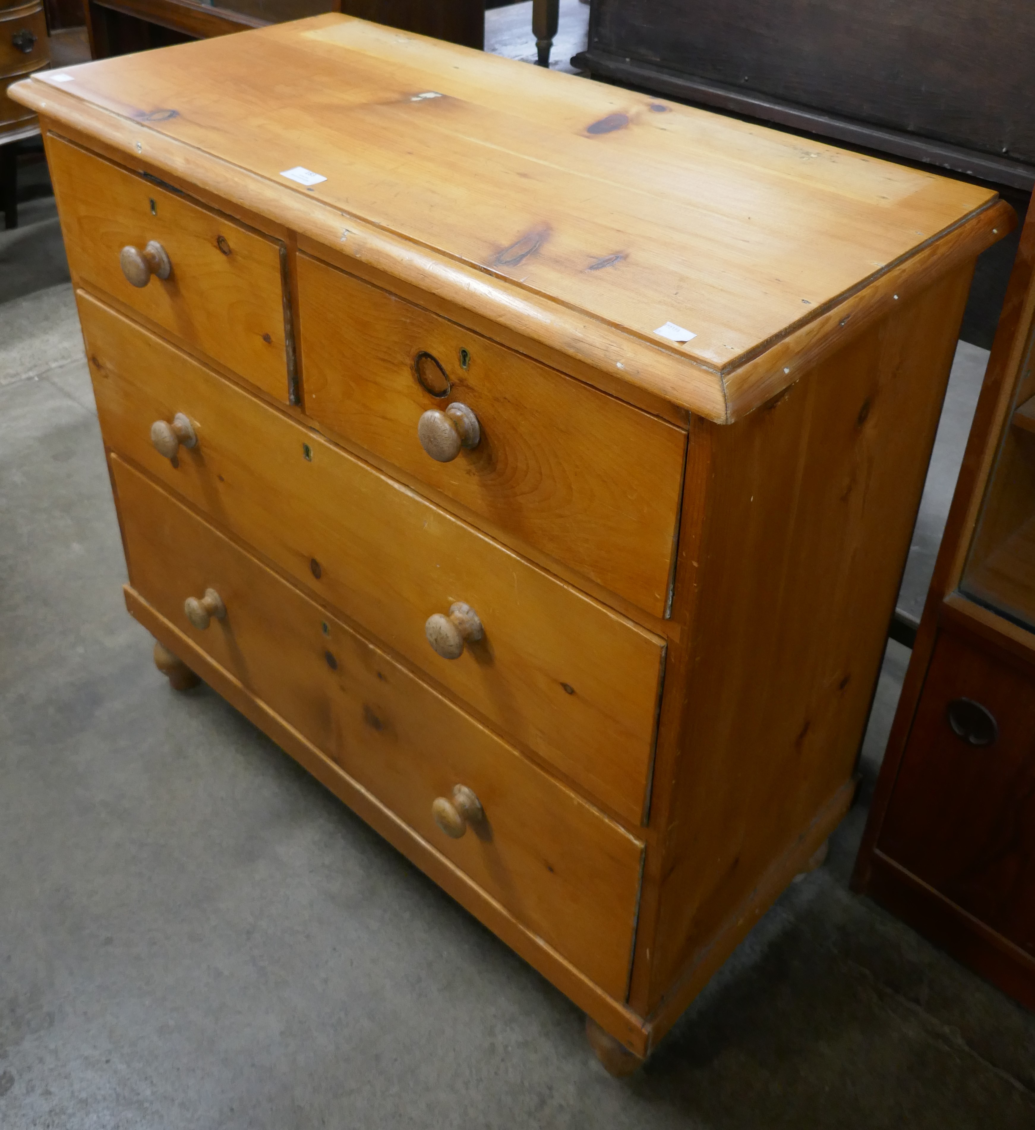 A Victorian pine chest of drawers - Image 2 of 2