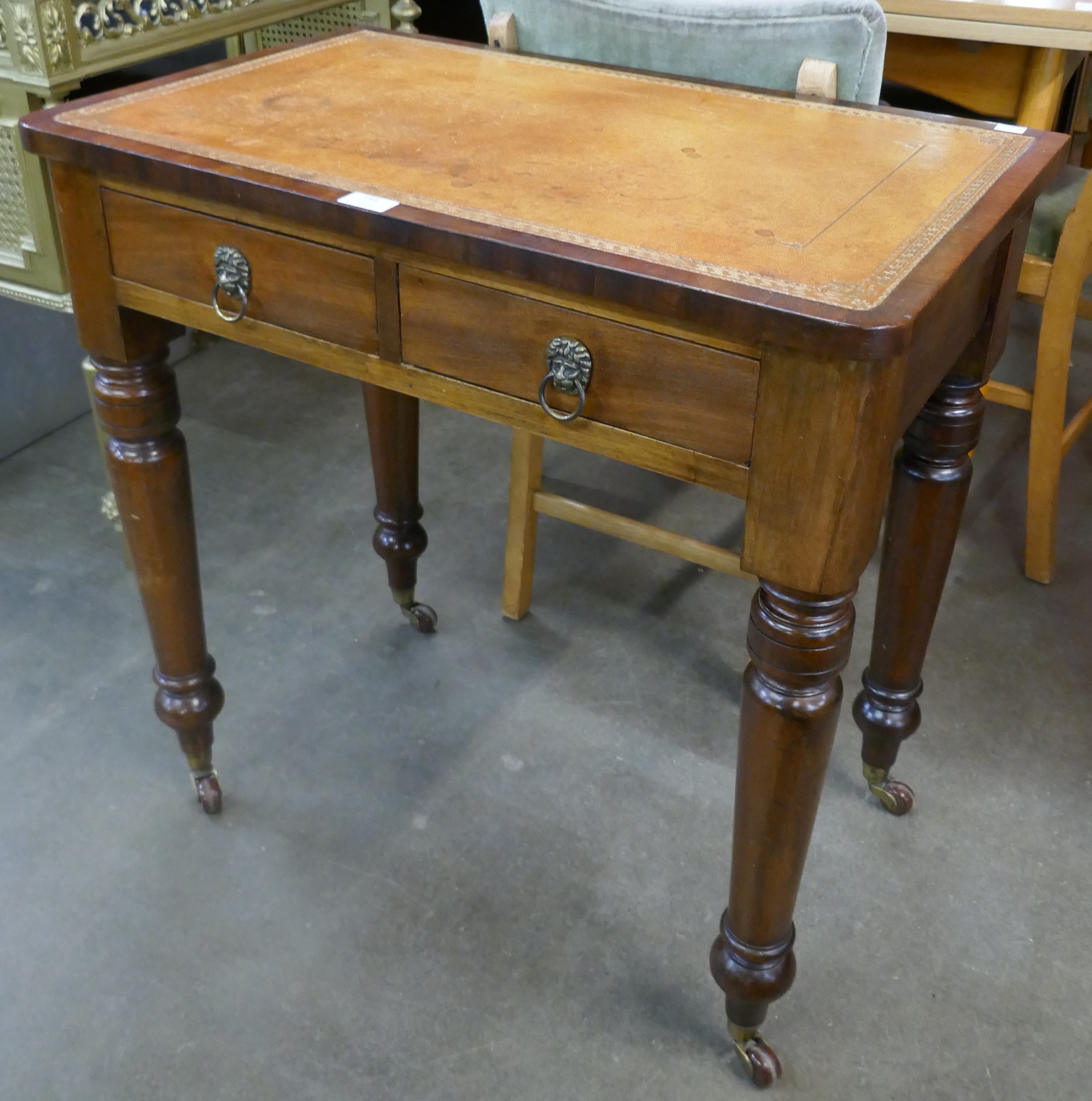 An Edwardinan leather top mahogany side table - Image 2 of 4