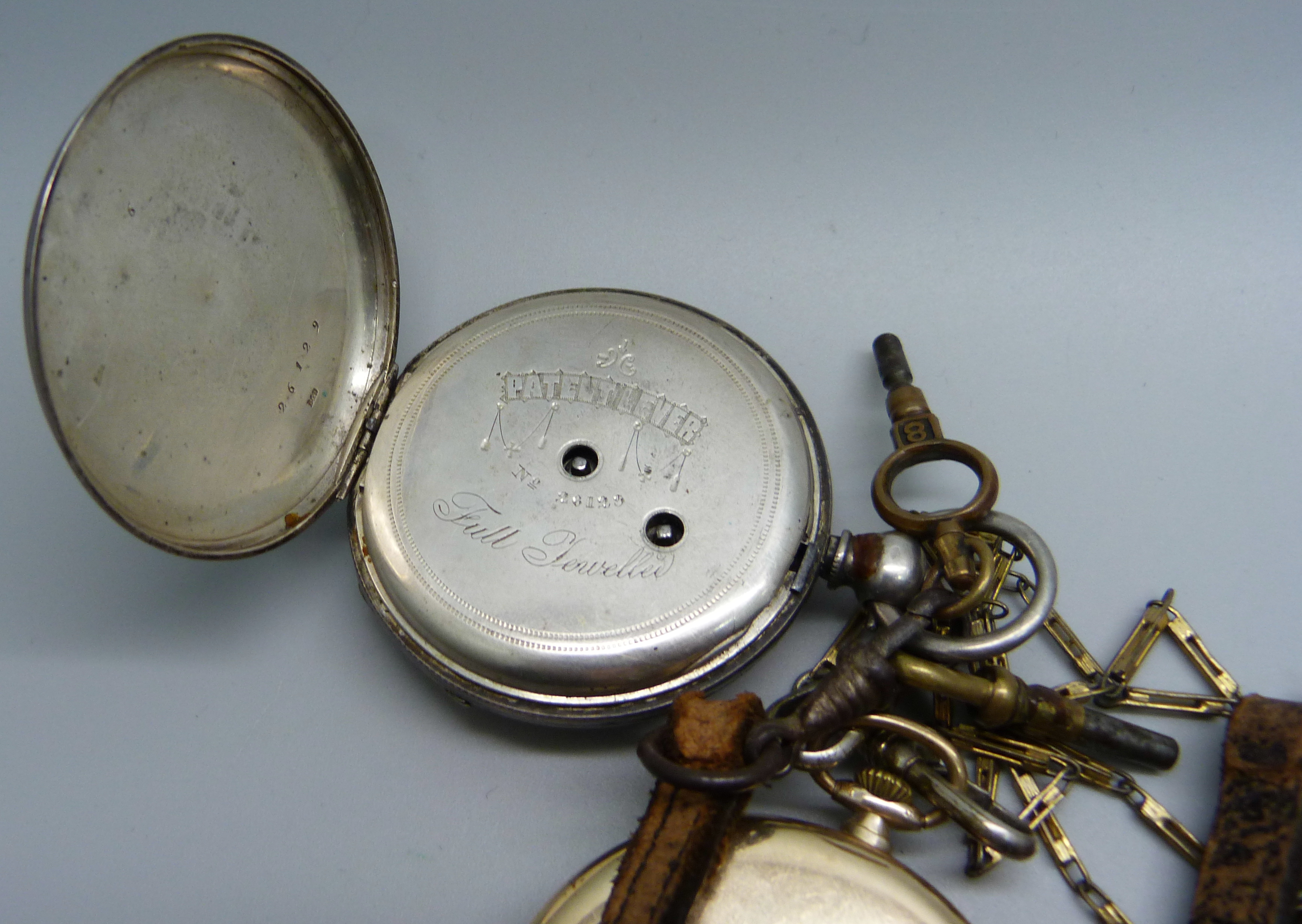 A silver pocket watch with silver dial, a gold plated Tempo pocket watch and a silver gilt .800 - Image 4 of 7