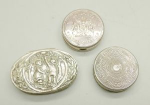 A silver Queen Elizabeth II Silver Jubilee pill box, one other circular silver pill box and an